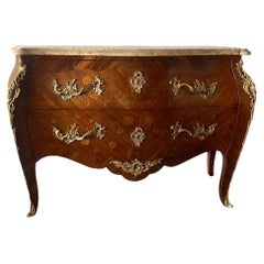 Commodes and Chests of Drawers