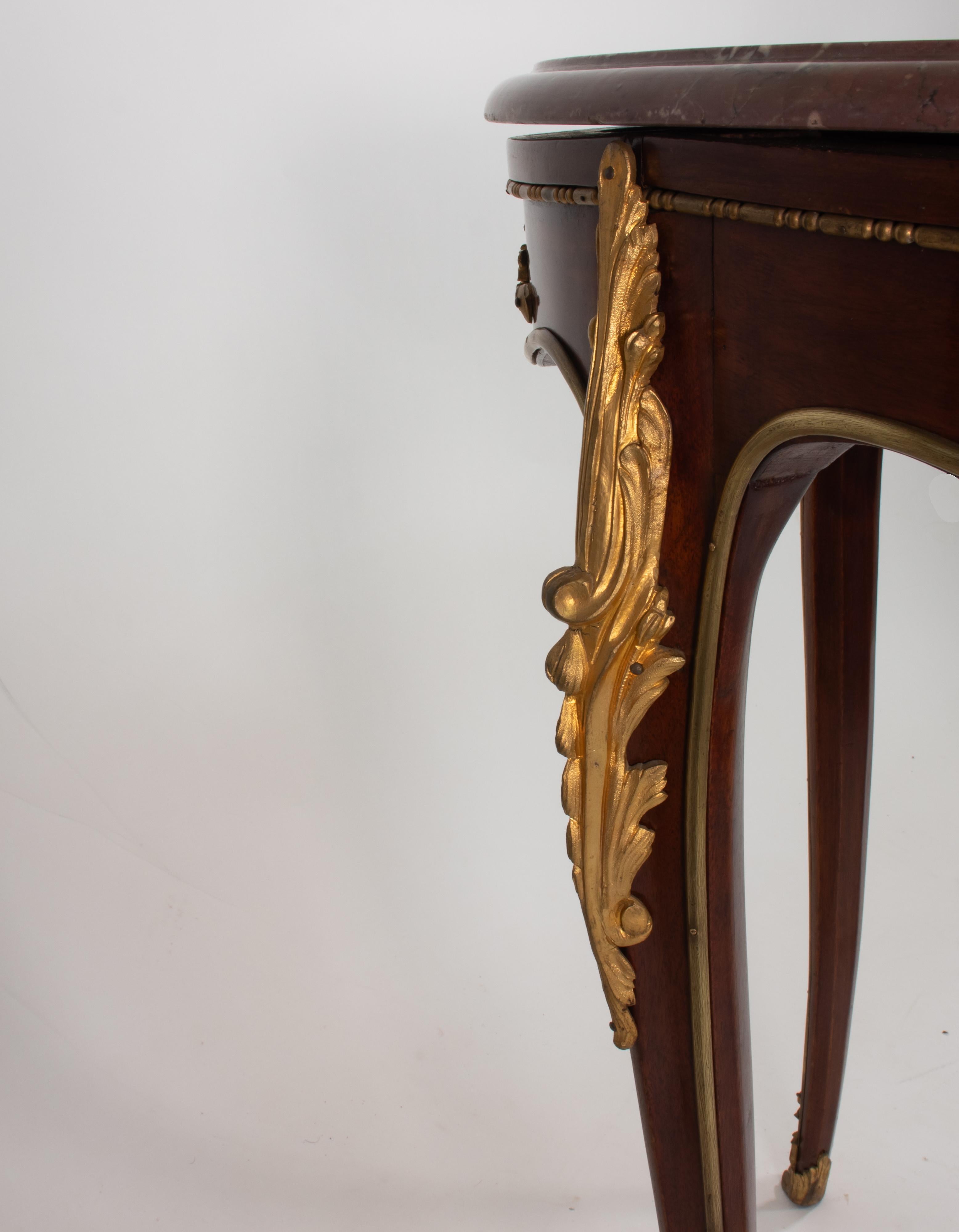 Table d'appoint de style Louis XV de la fin du XIXe siècle avec plateau en marbre en vente 10