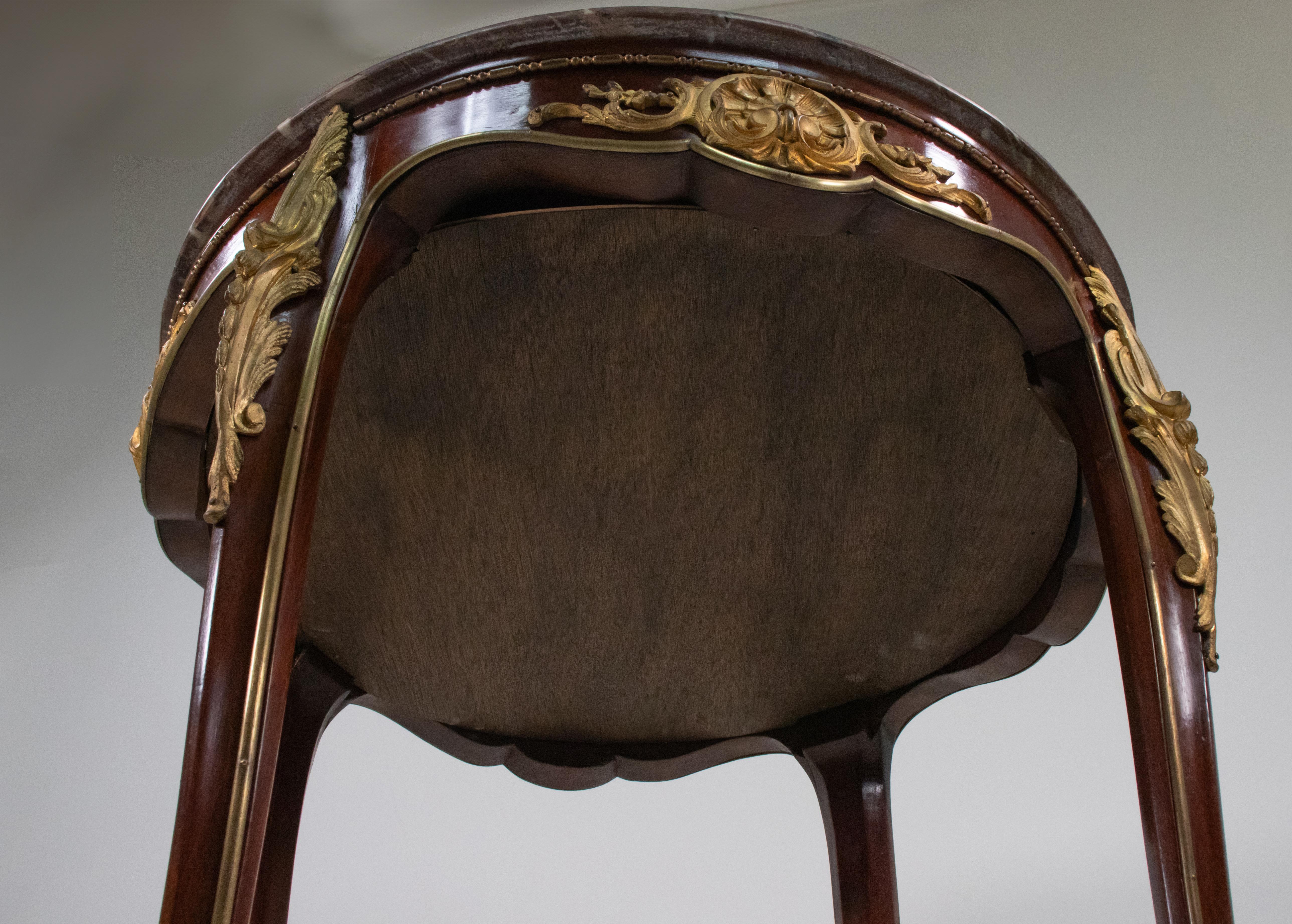 Table d'appoint de style Louis XV de la fin du XIXe siècle avec plateau en marbre en vente 11