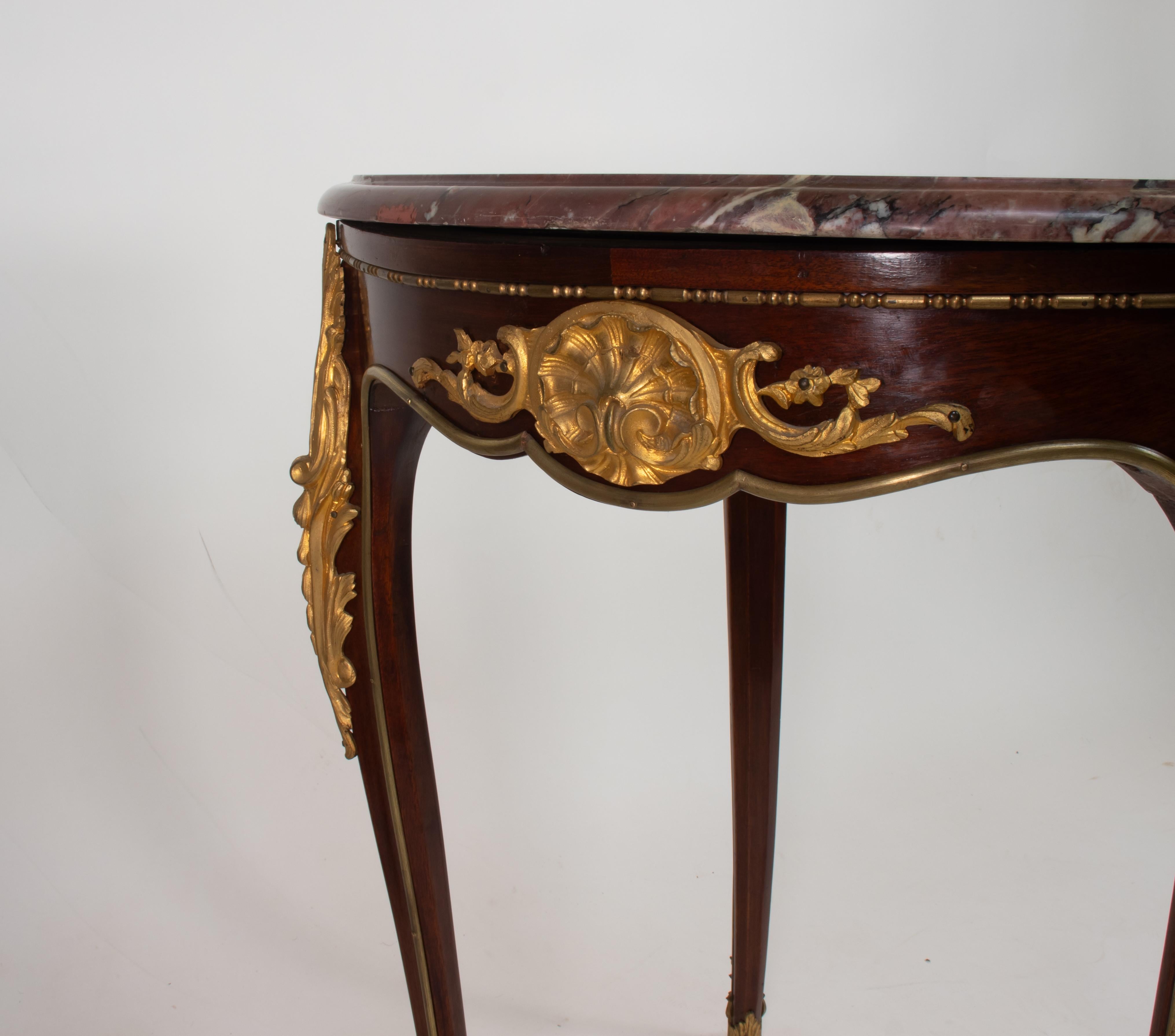 Table d'appoint de style Louis XV de la fin du XIXe siècle avec plateau en marbre État moyen - En vente à Chicago, IL