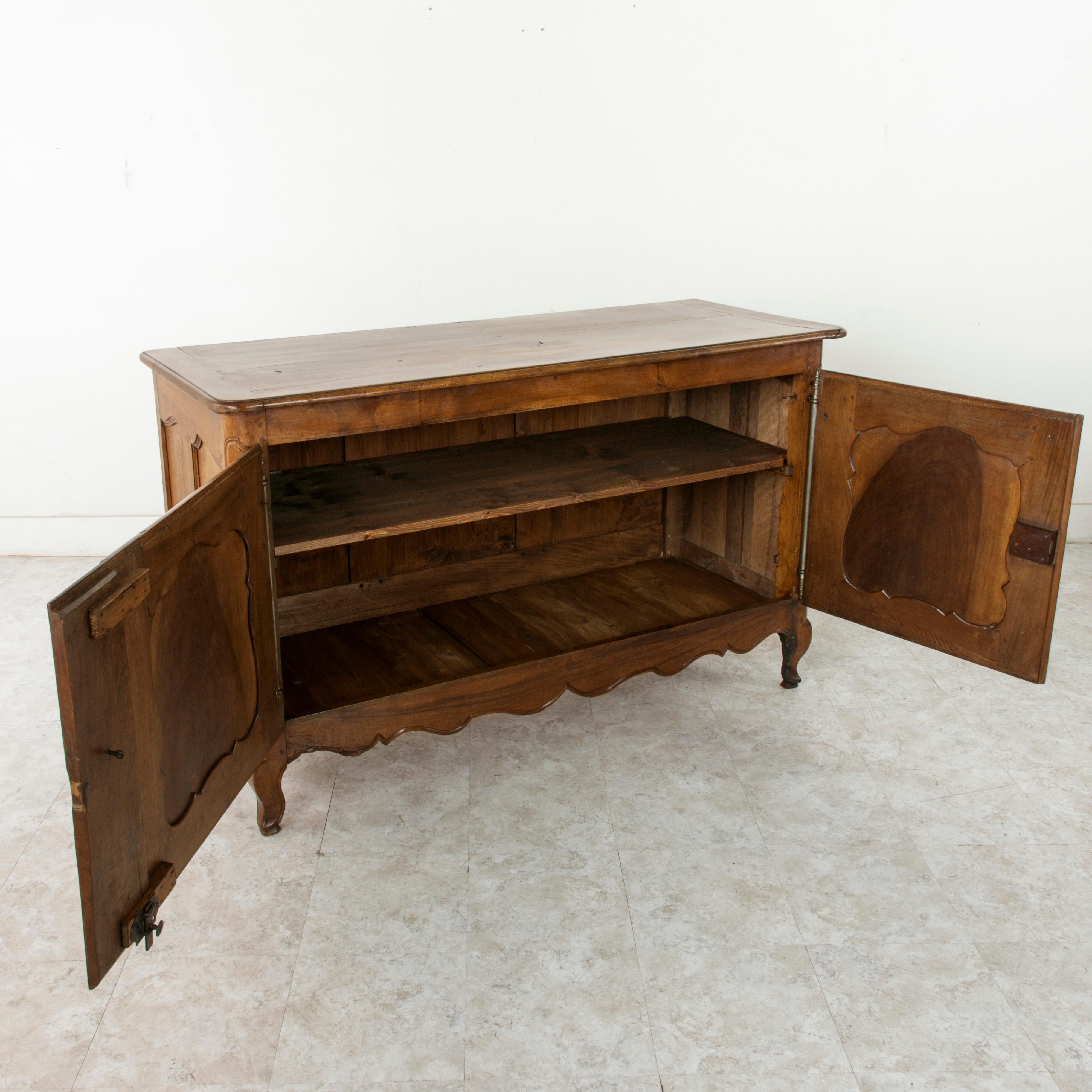 Late 19th Century French Louis XV Style Walnut Buffet, Sideboard 7