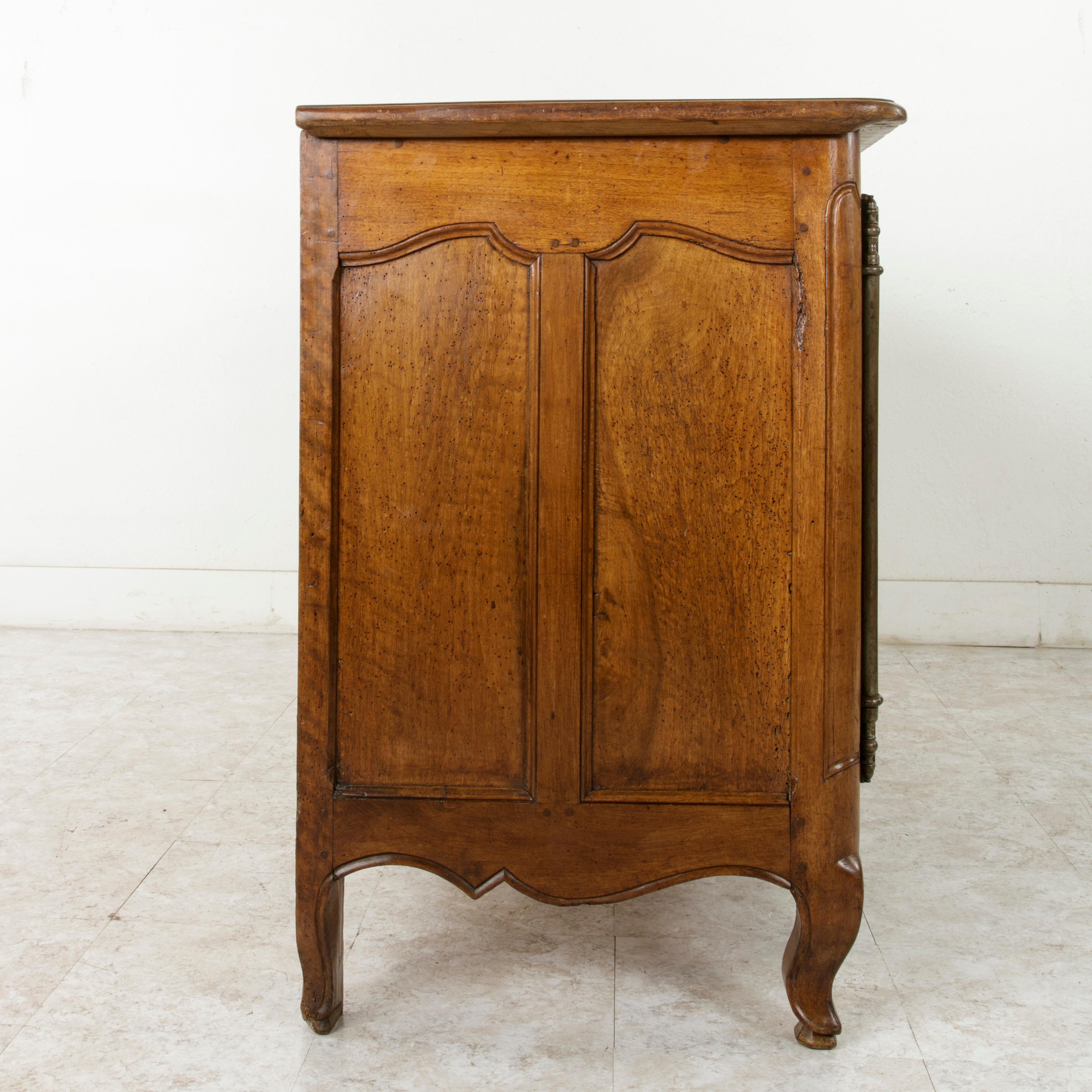 Late 19th Century French Louis XV Style Walnut Buffet, Sideboard 2