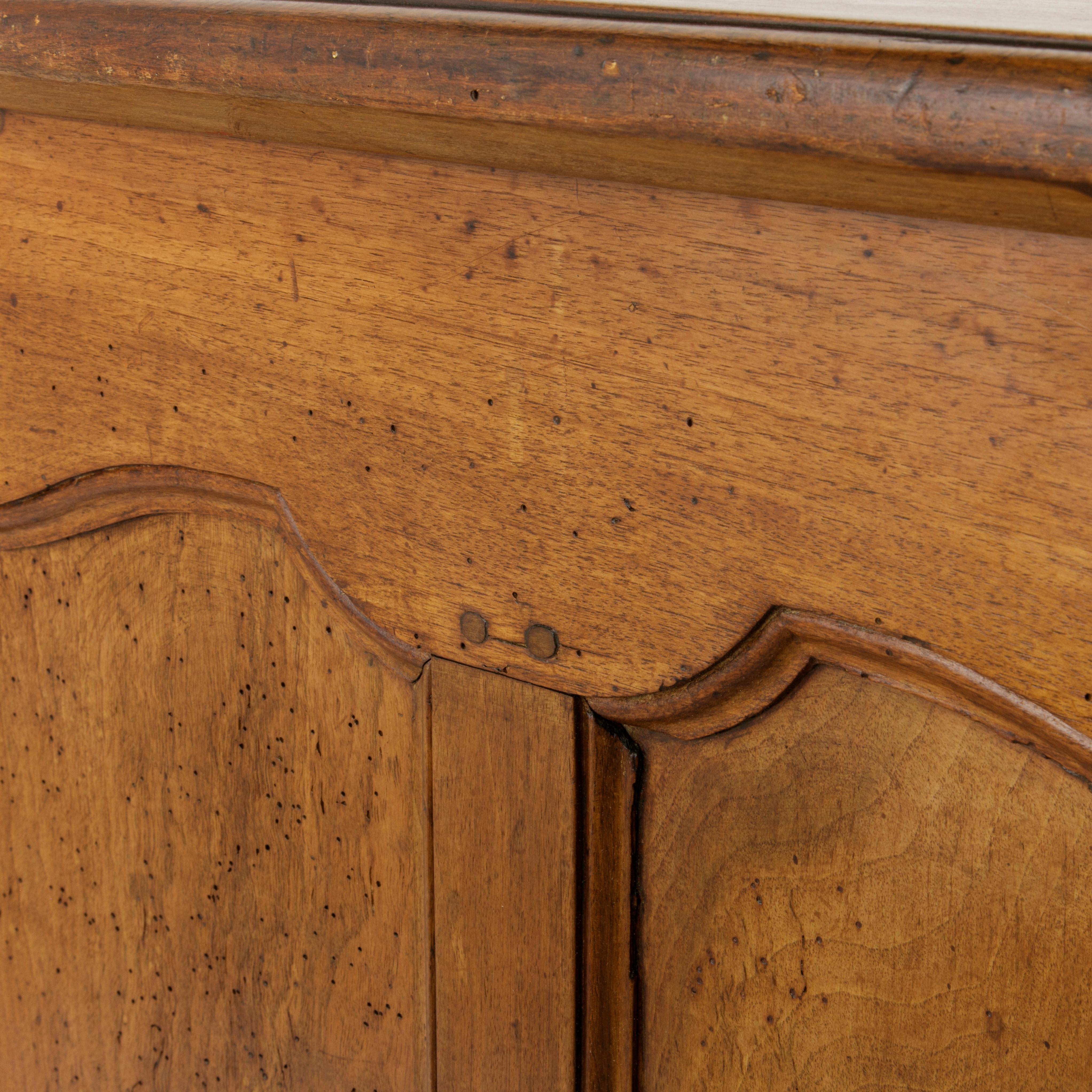 Late 19th Century French Louis XV Style Walnut Buffet, Sideboard 3