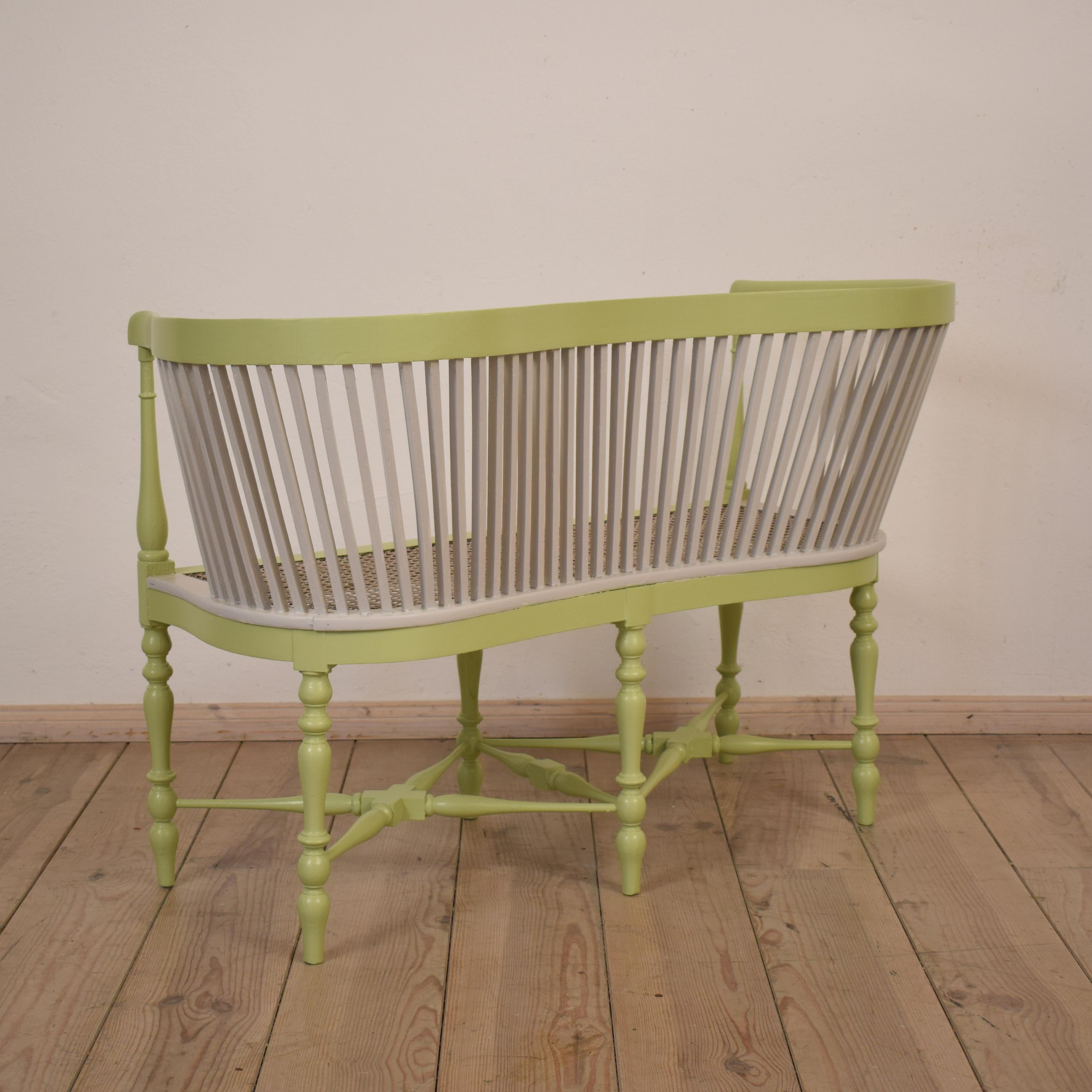 Late 19th Century French Louis XVI Painted and Caned Small Bench im Zustand „Gut“ in Berlin, DE