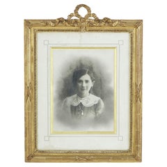 Französischer Rahmen im Louis-XVI-Stil des späten 19. Jahrhunderts mit Fotografie eines jungen Mädchens