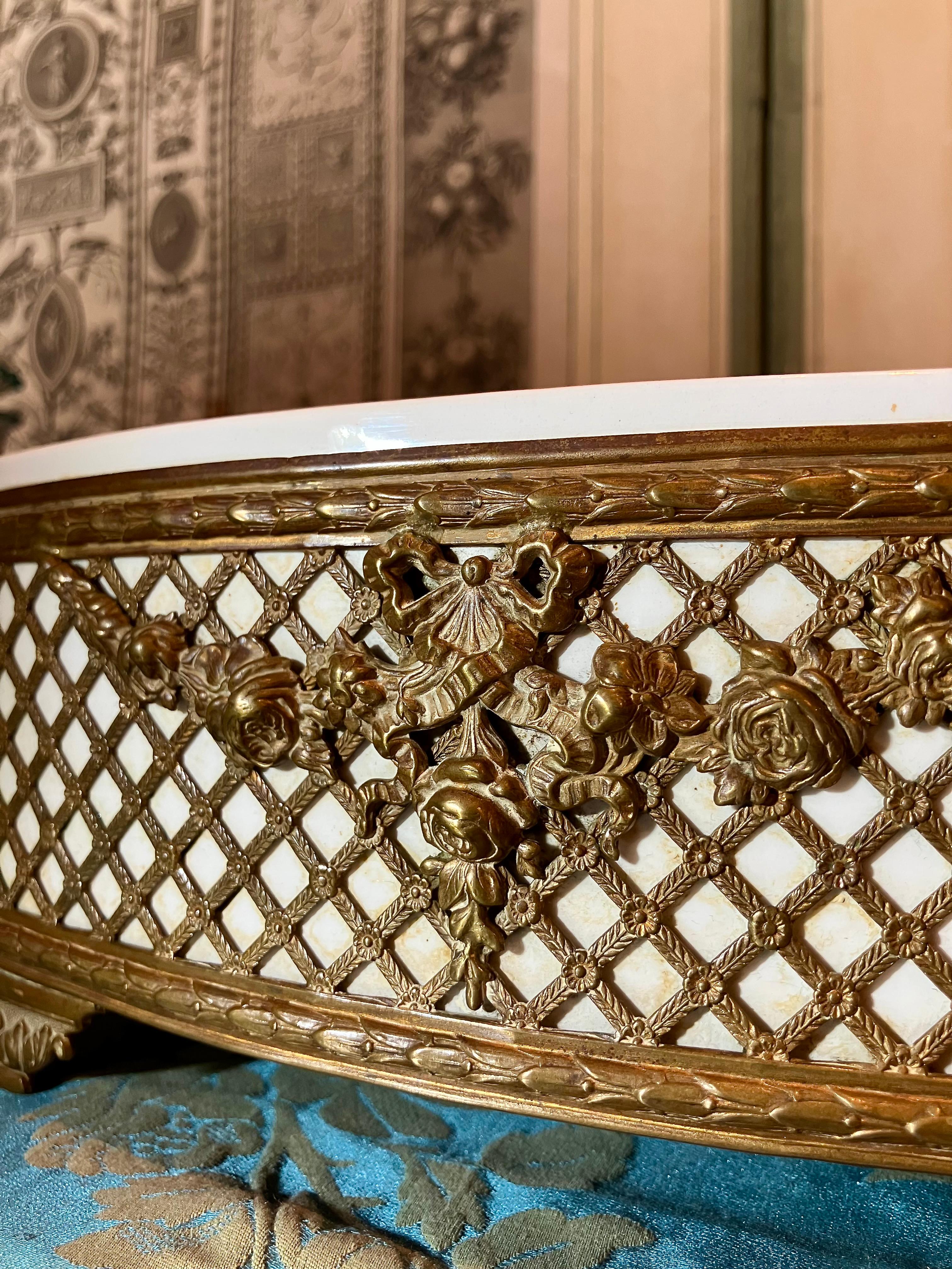 Late 19th Century French Louis XVI Style Gilt Brass & Ceramic Jardiniere For Sale 6