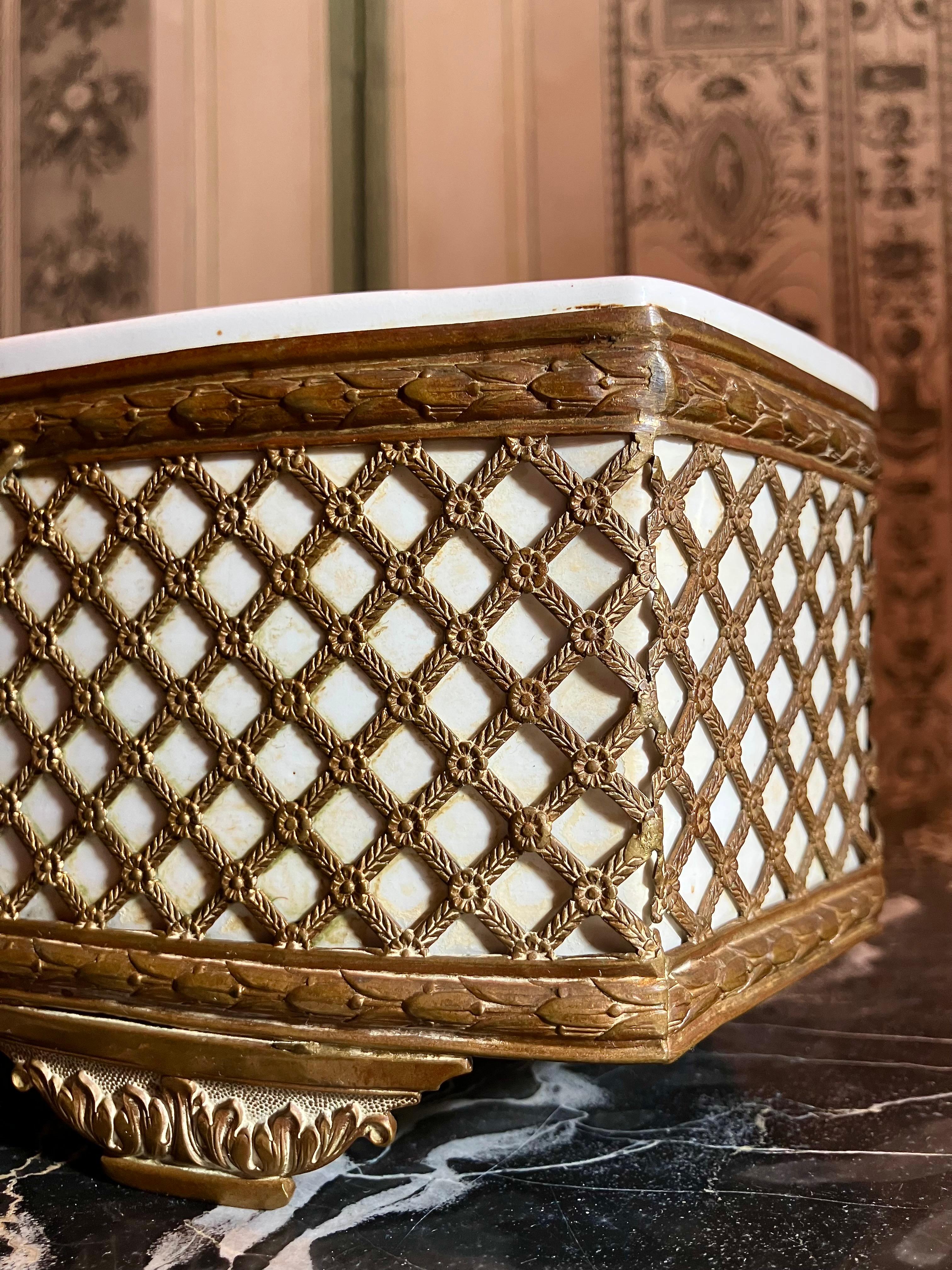 Late 19th Century French Louis XVI Style Gilt Brass & Ceramic Jardiniere For Sale 1