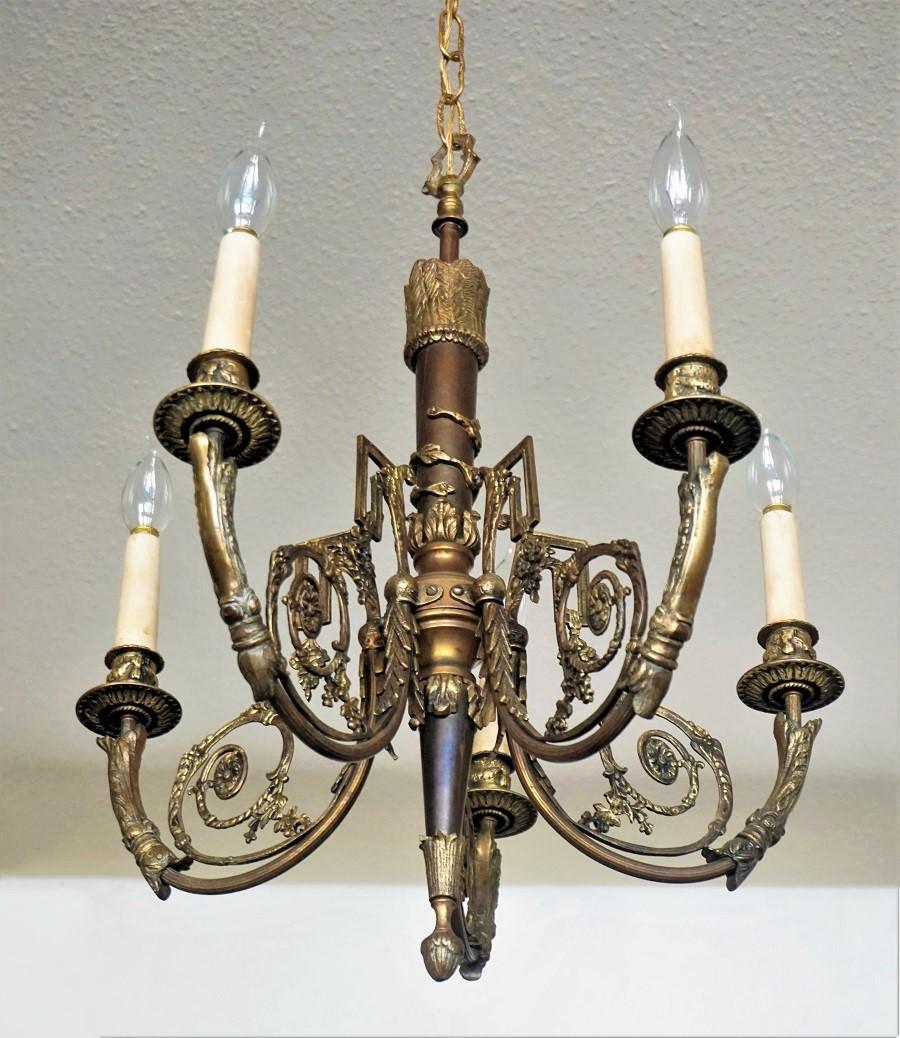 Lustre à cinq lumières en bronze doré de style Louis XVI de la fin du XIXe siècle français Bon état - En vente à Frankfurt am Main, DE