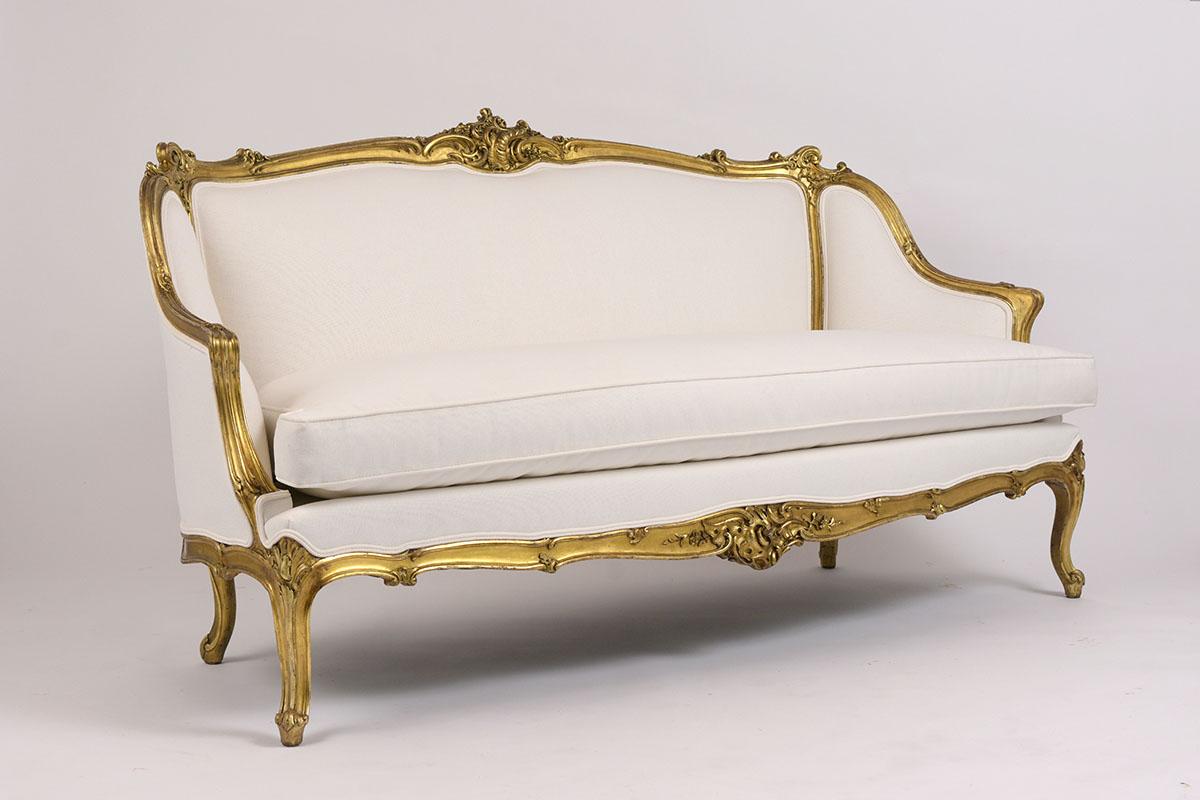 Spätes 19. Jahrhundert Französisch Louis XVI Stil vergoldetes Sofa im Zustand „Gut“ in Los Angeles, CA