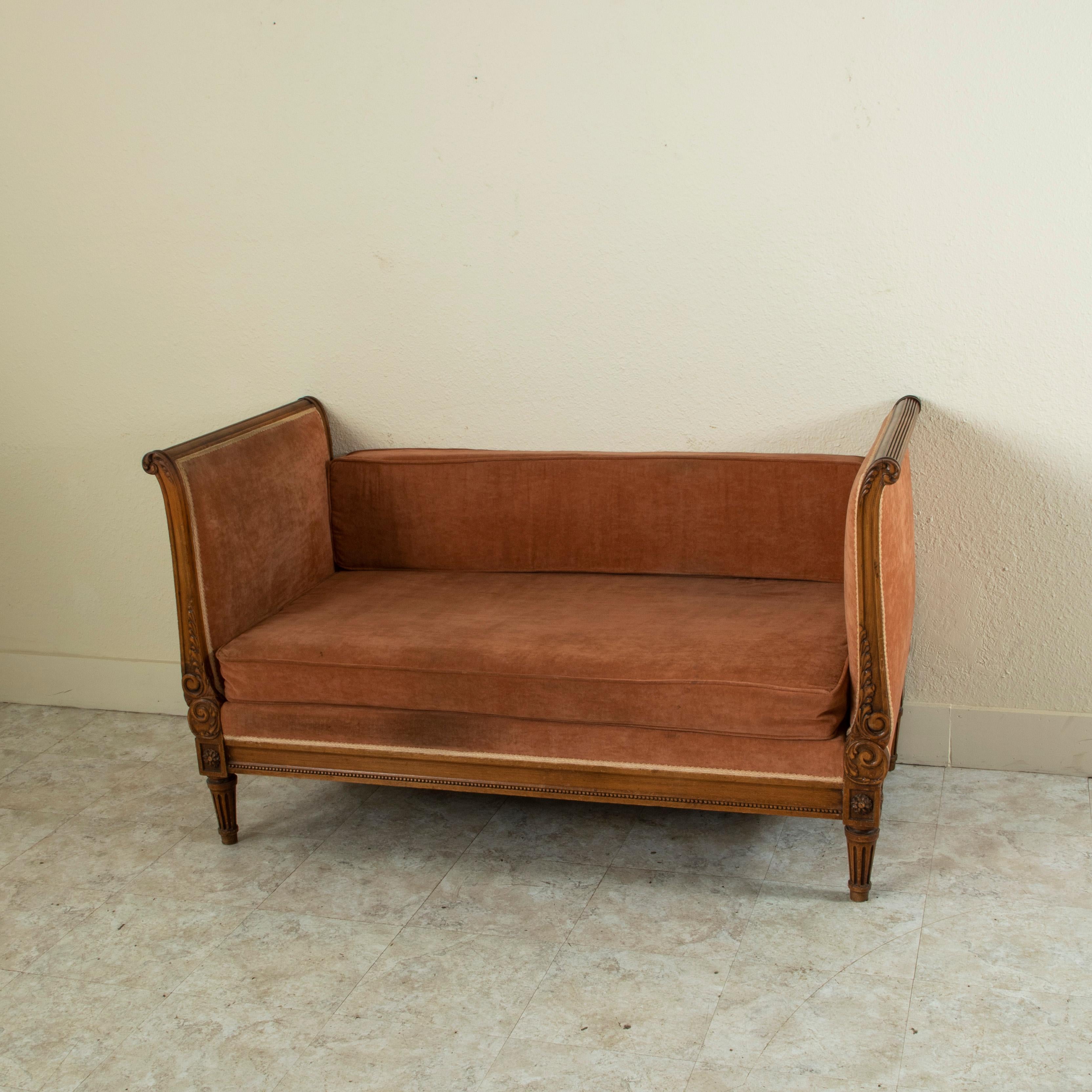 Late 19th Century French Louis XVI Style Hand Carved Walnut Banquette, Daybed 6