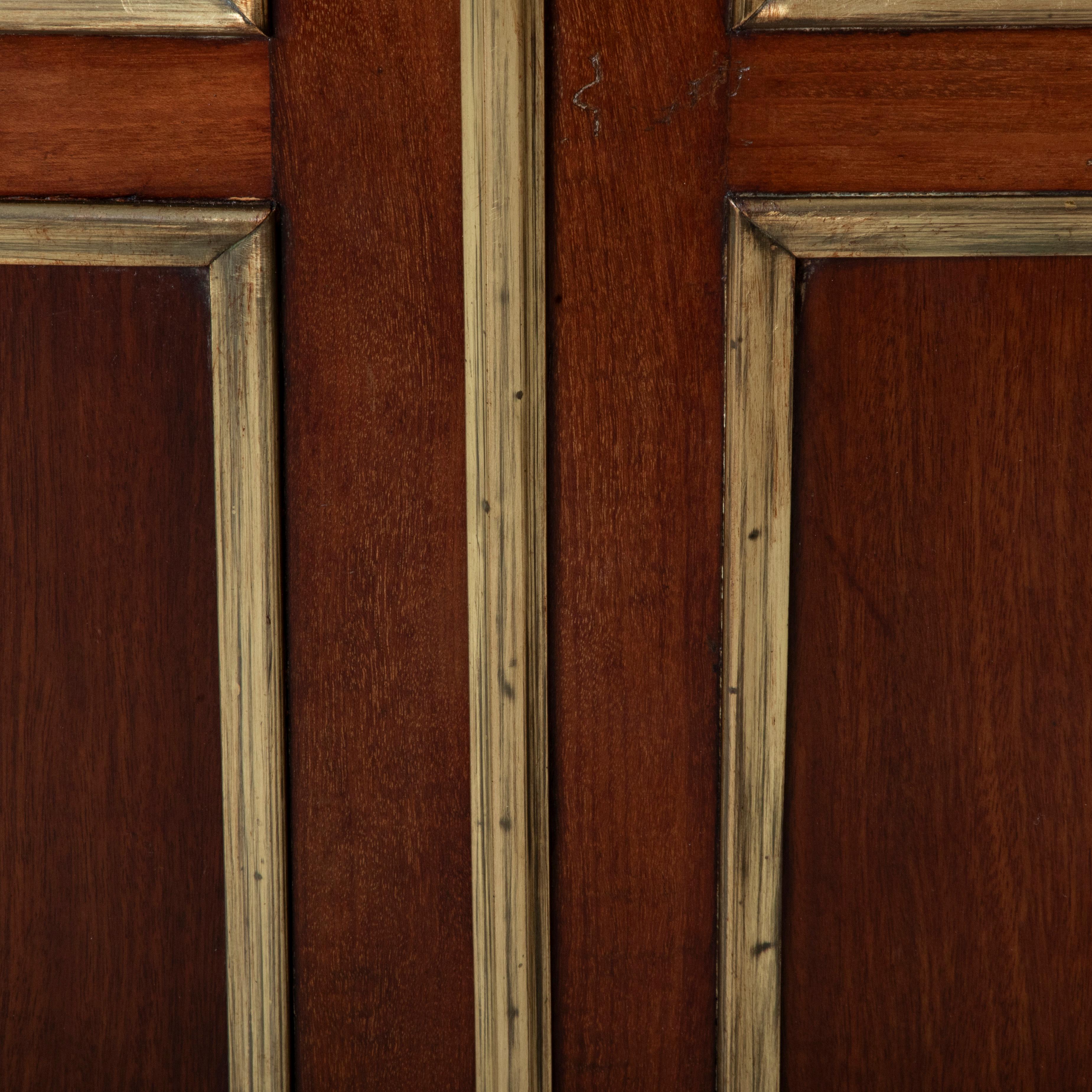 Libreria o Vitrina in mogano in stile Luigi XVI della fine del XIX secolo, bronzo in vendita 7