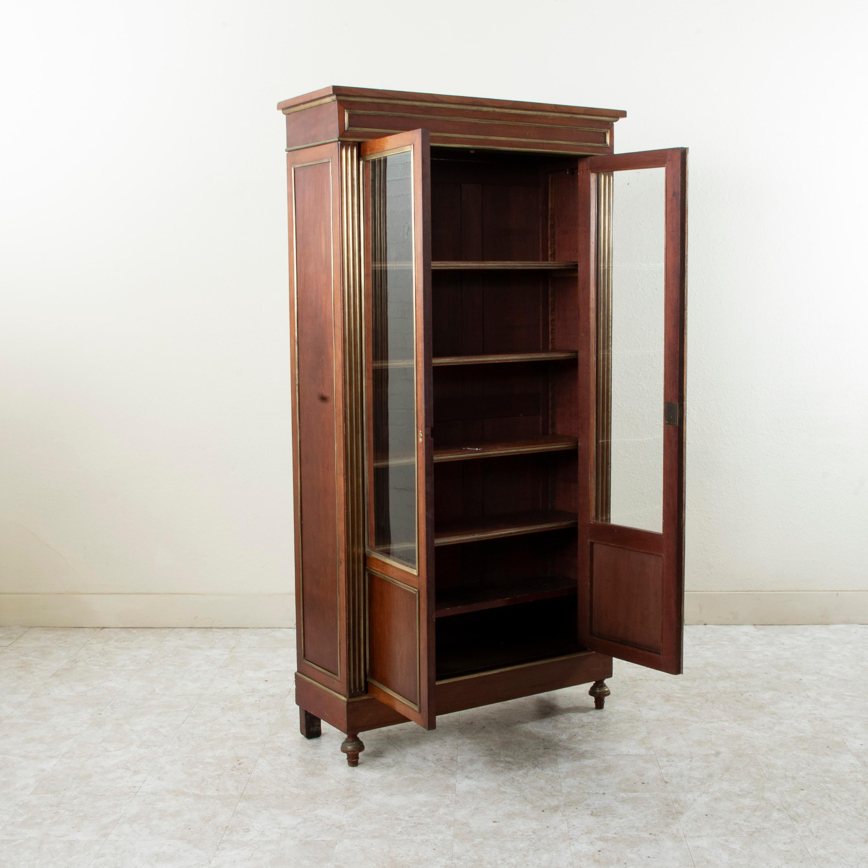 Libreria o Vitrina in mogano in stile Luigi XVI della fine del XIX secolo, bronzo in vendita 1