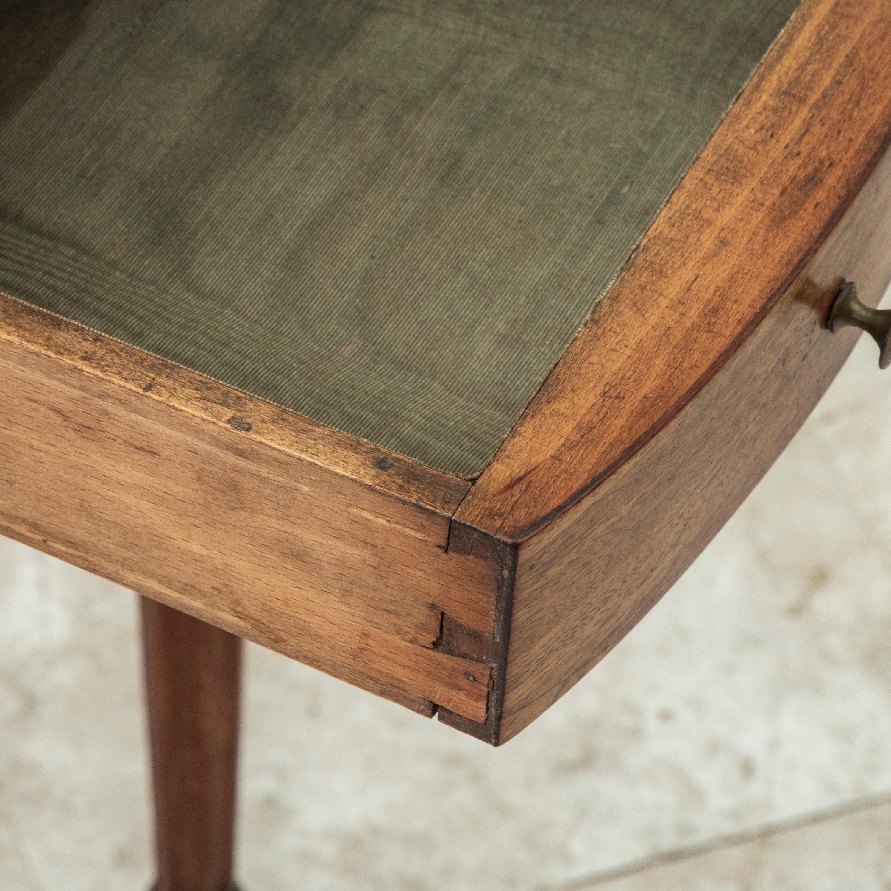 Französischer Mahagoni-Bouillotte-Tisch im Louis-XVI.-Stil des späten 19. Jahrhunderts, Beistelltisch im Angebot 5