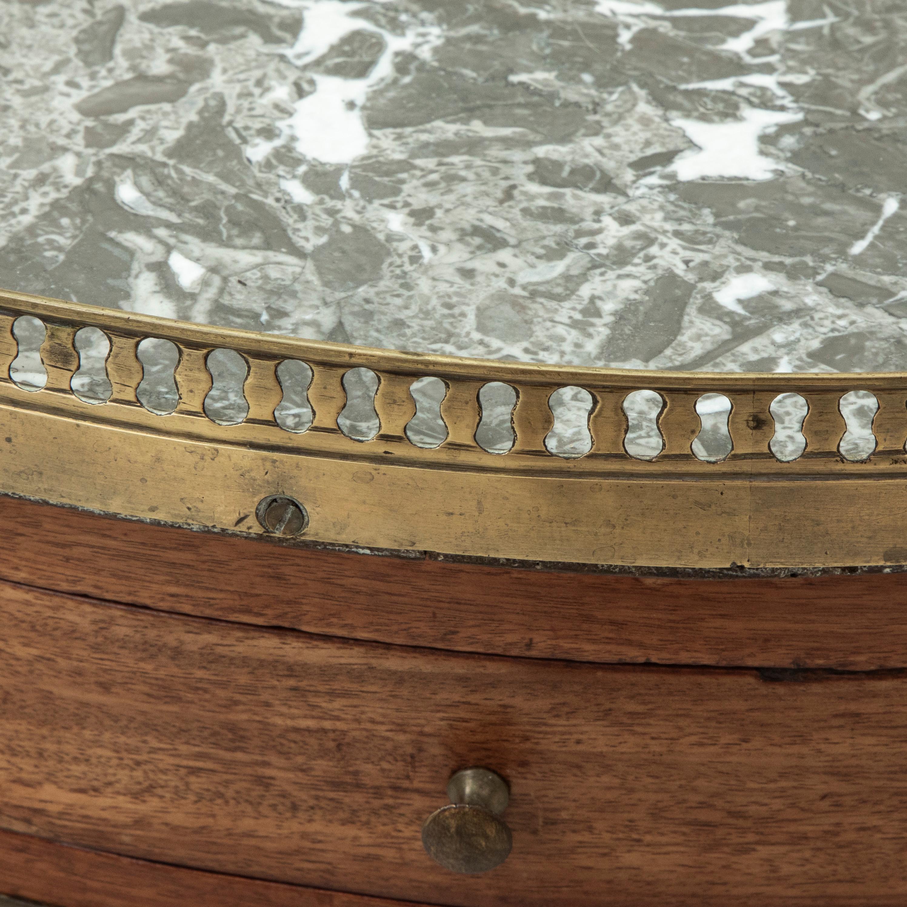 Französischer Mahagoni-Bouillotte-Tisch im Louis-XVI.-Stil des späten 19. Jahrhunderts, Beistelltisch im Angebot 7