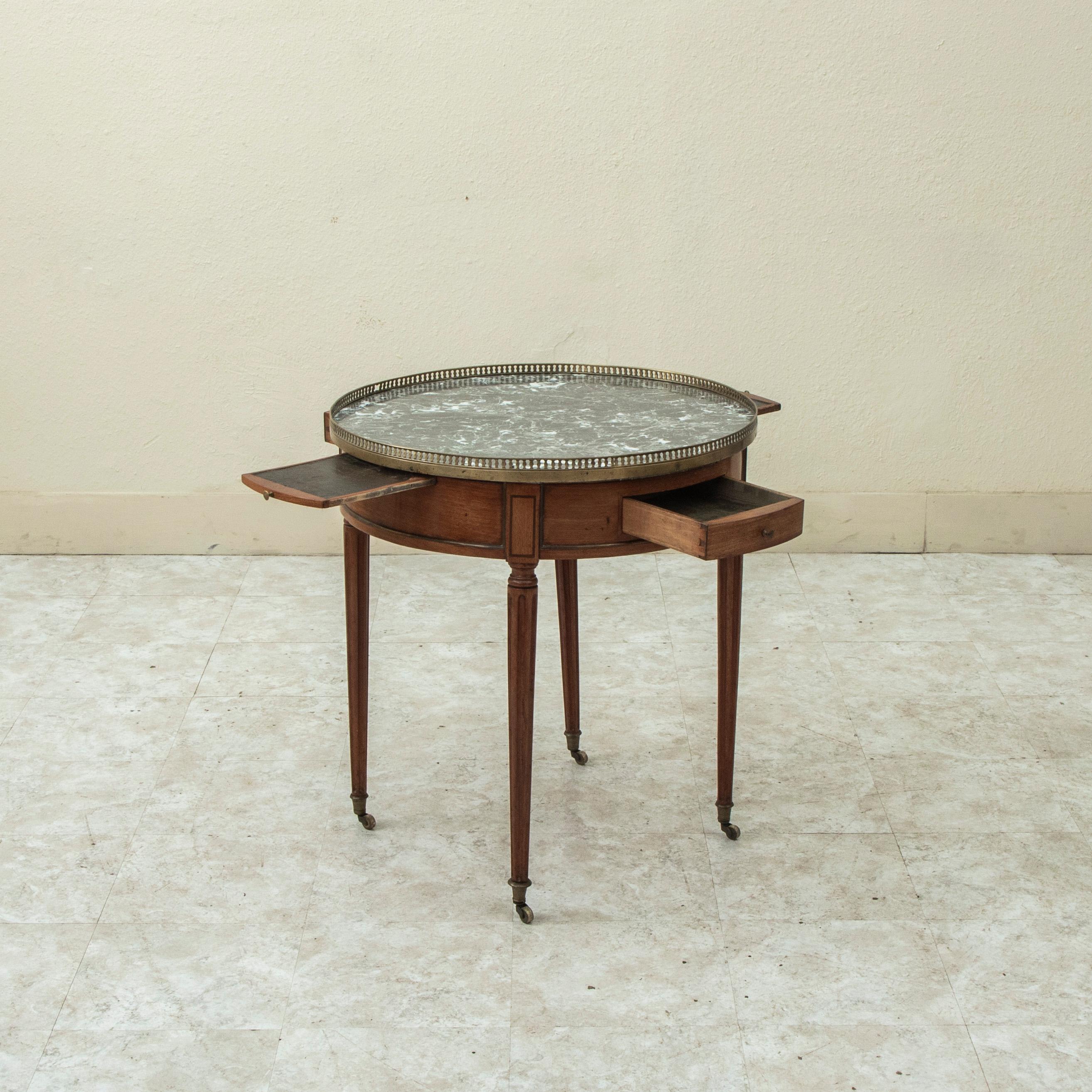 Französischer Mahagoni-Bouillotte-Tisch im Louis-XVI.-Stil des späten 19. Jahrhunderts, Beistelltisch im Angebot 2