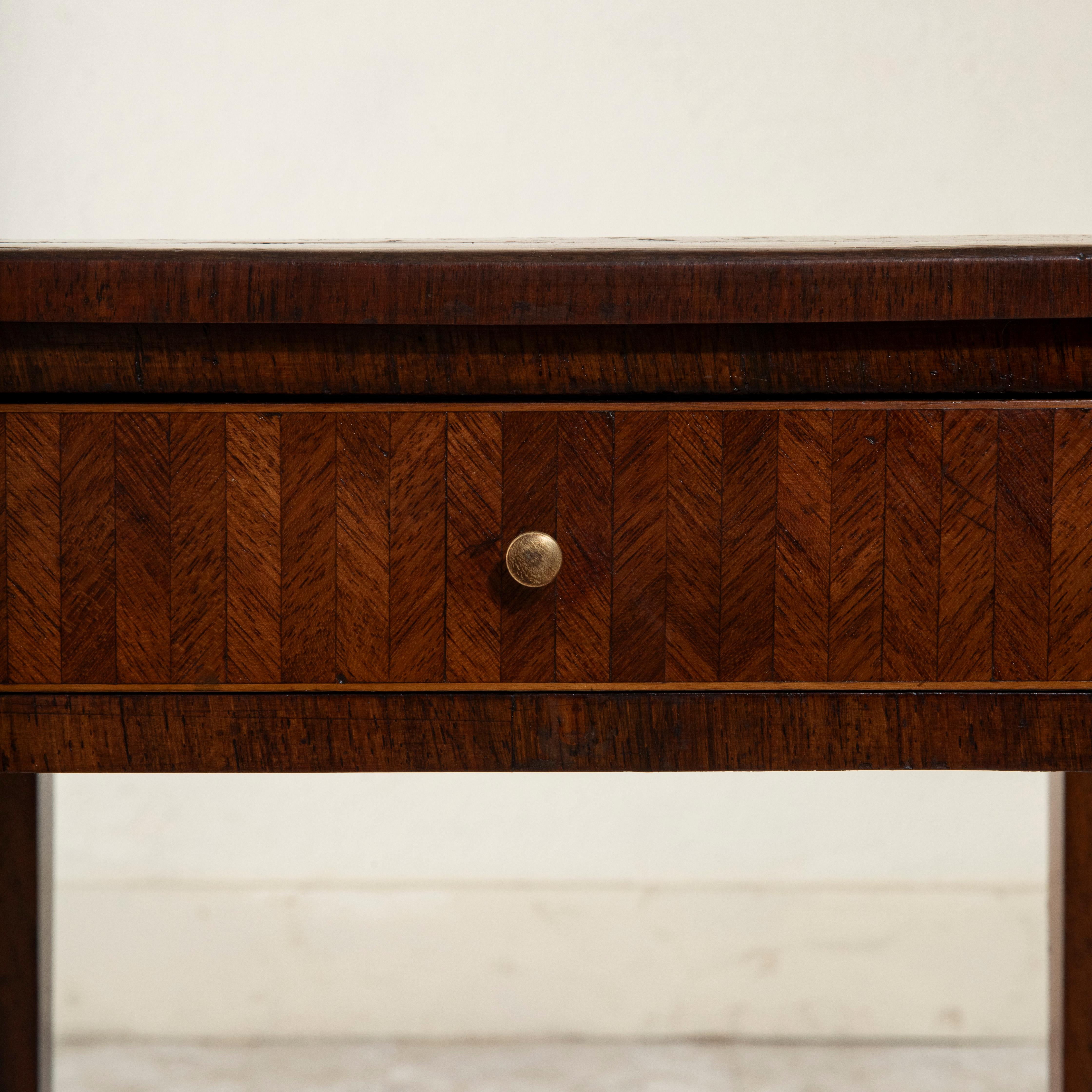 Table d'appoint ou de chevet en marqueterie de style Louis XVI de la fin du XIXe siècle en vente 7