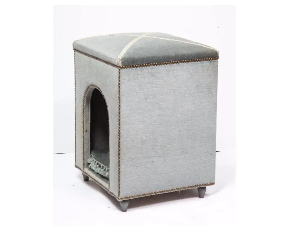 Late 19th Century French Louis XVI Style Velvet-Upholstered Niche De Chien Dog B For Sale 2
