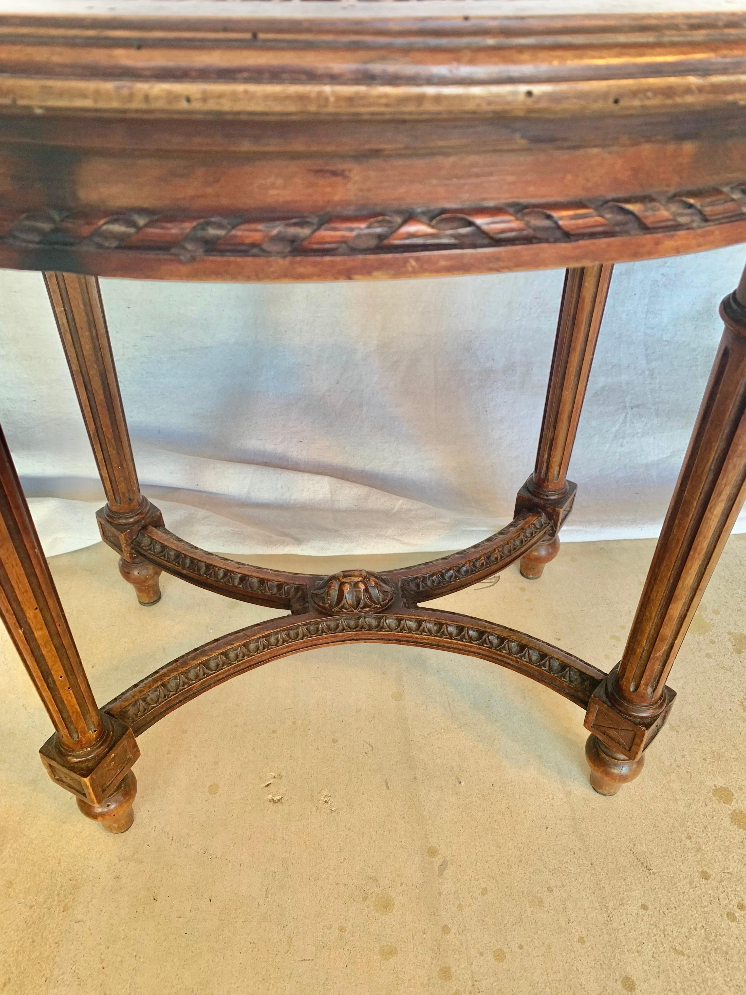 Fin du 19ème siècle, tabouret en noyer et canne de style Louis XVI en vente 6