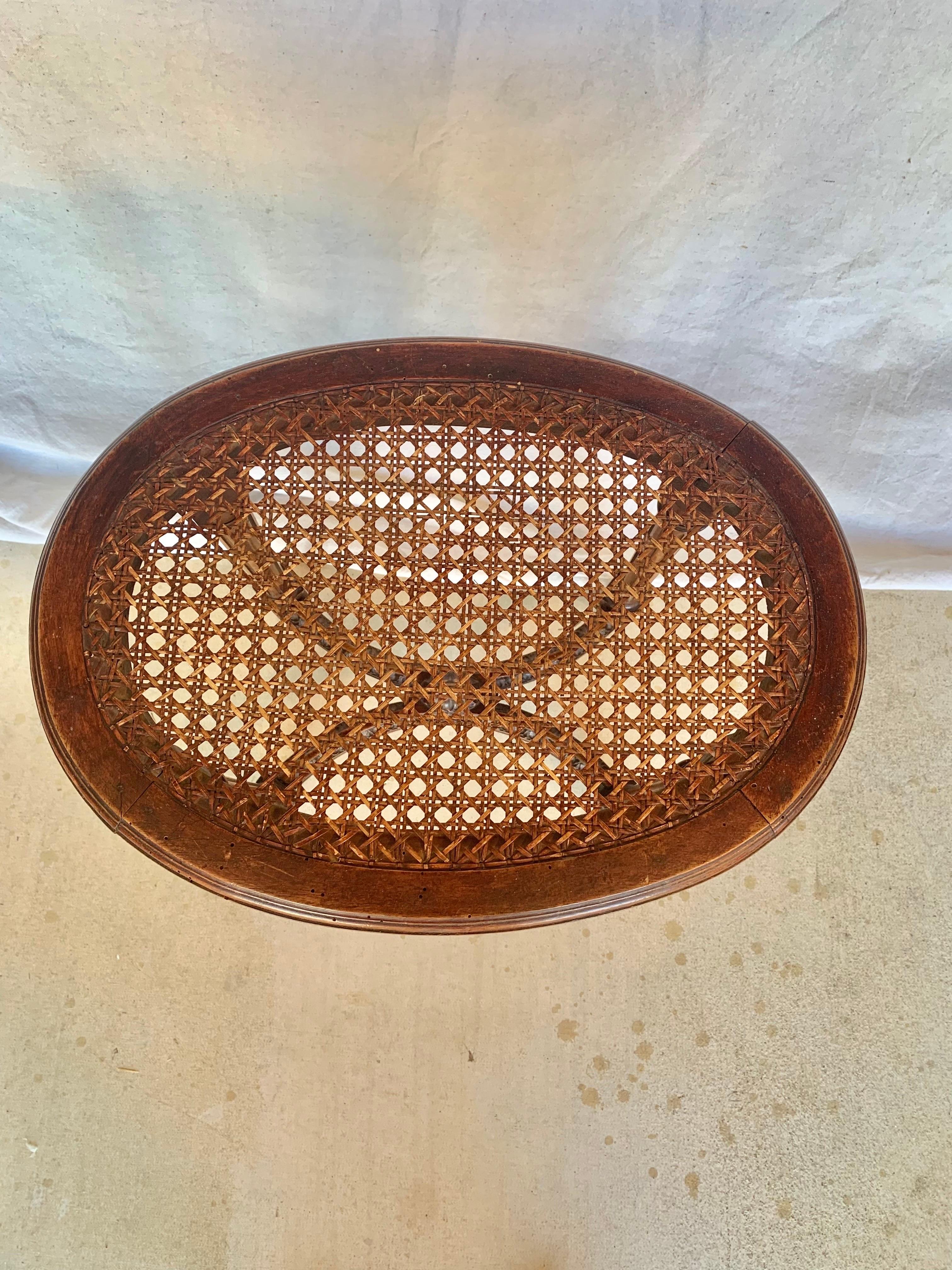Fin du 19ème siècle, tabouret en noyer et canne de style Louis XVI Bon état - En vente à Burton, TX