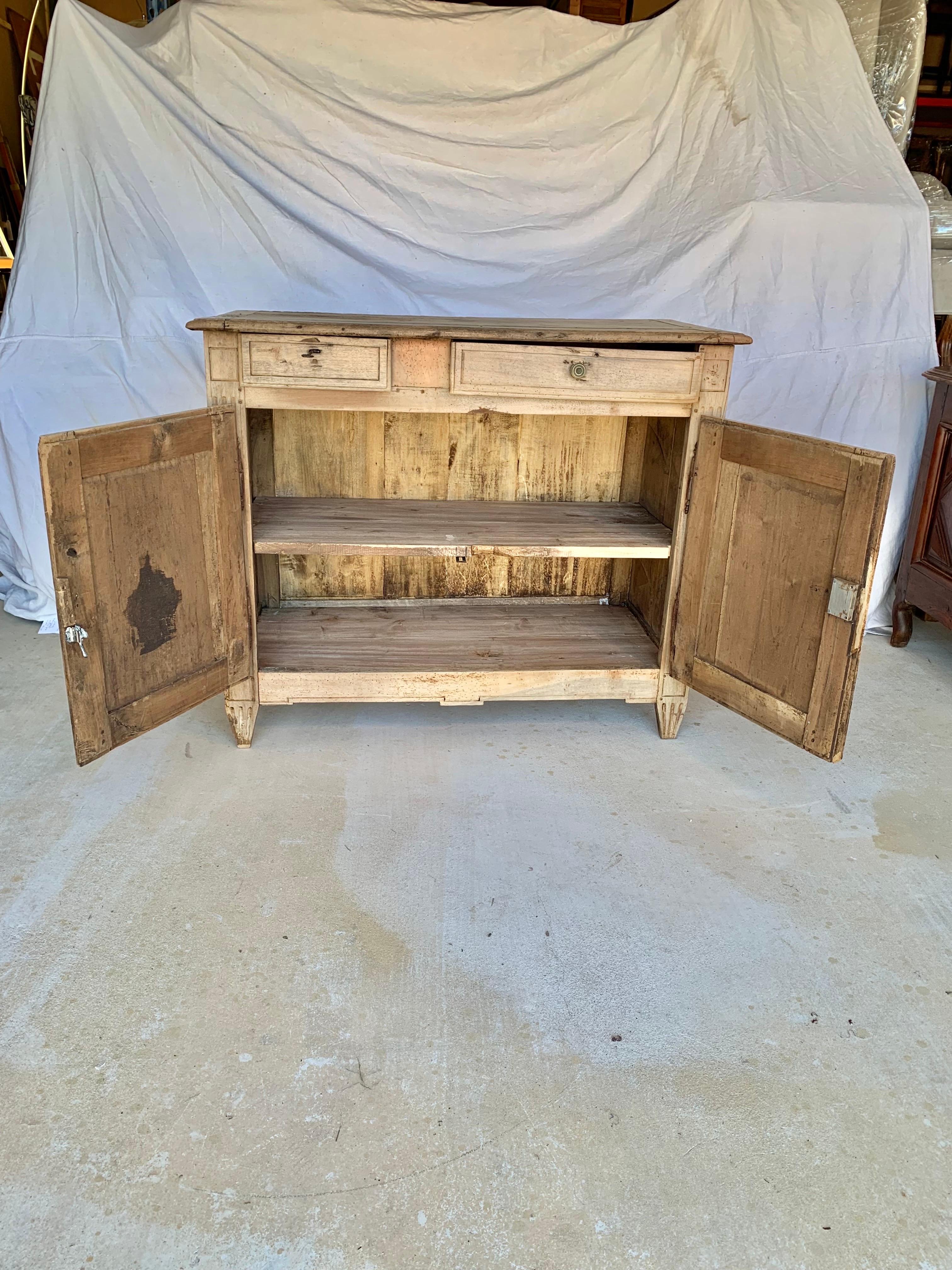 Buffet en noyer Louis XVI de la fin du XIXe siècle en vente 5