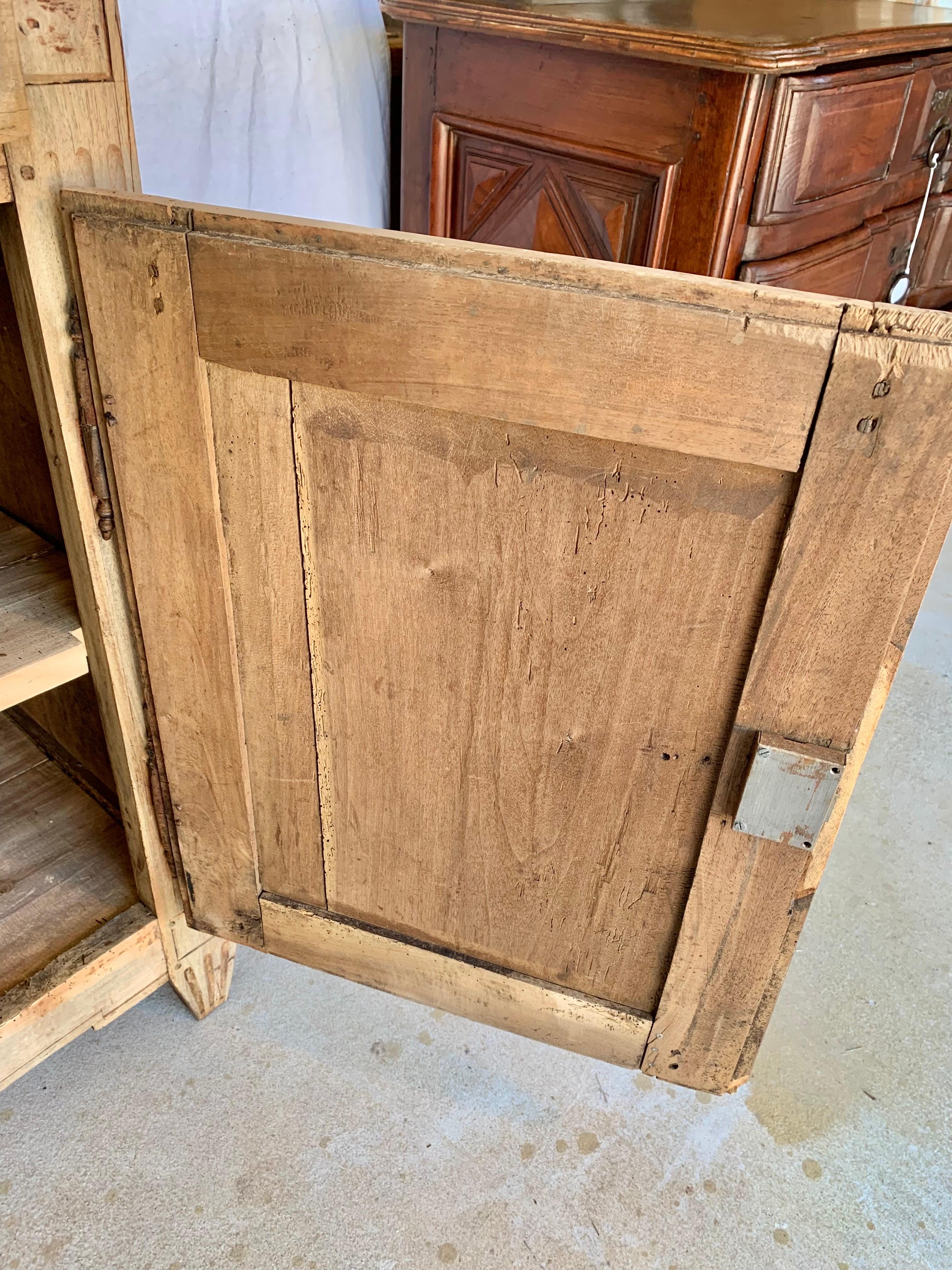 Buffet en noyer Louis XVI de la fin du XIXe siècle en vente 6