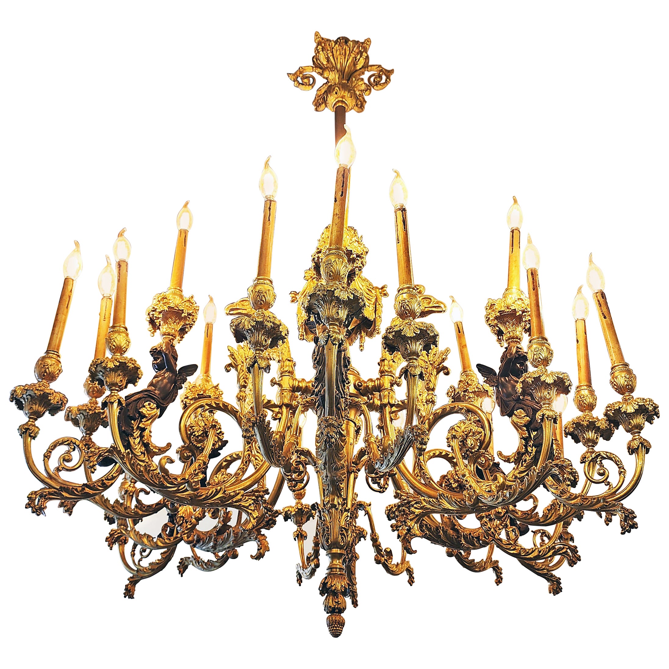 Fin du XIXe siècle, lustre monumental français Napoléon III à 24 lumières en bronze doré