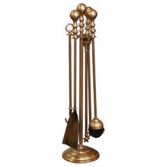 Ensemble d
outils de cheminée en laiton de la fin du 19e siècle de style Napoléon III sur pied