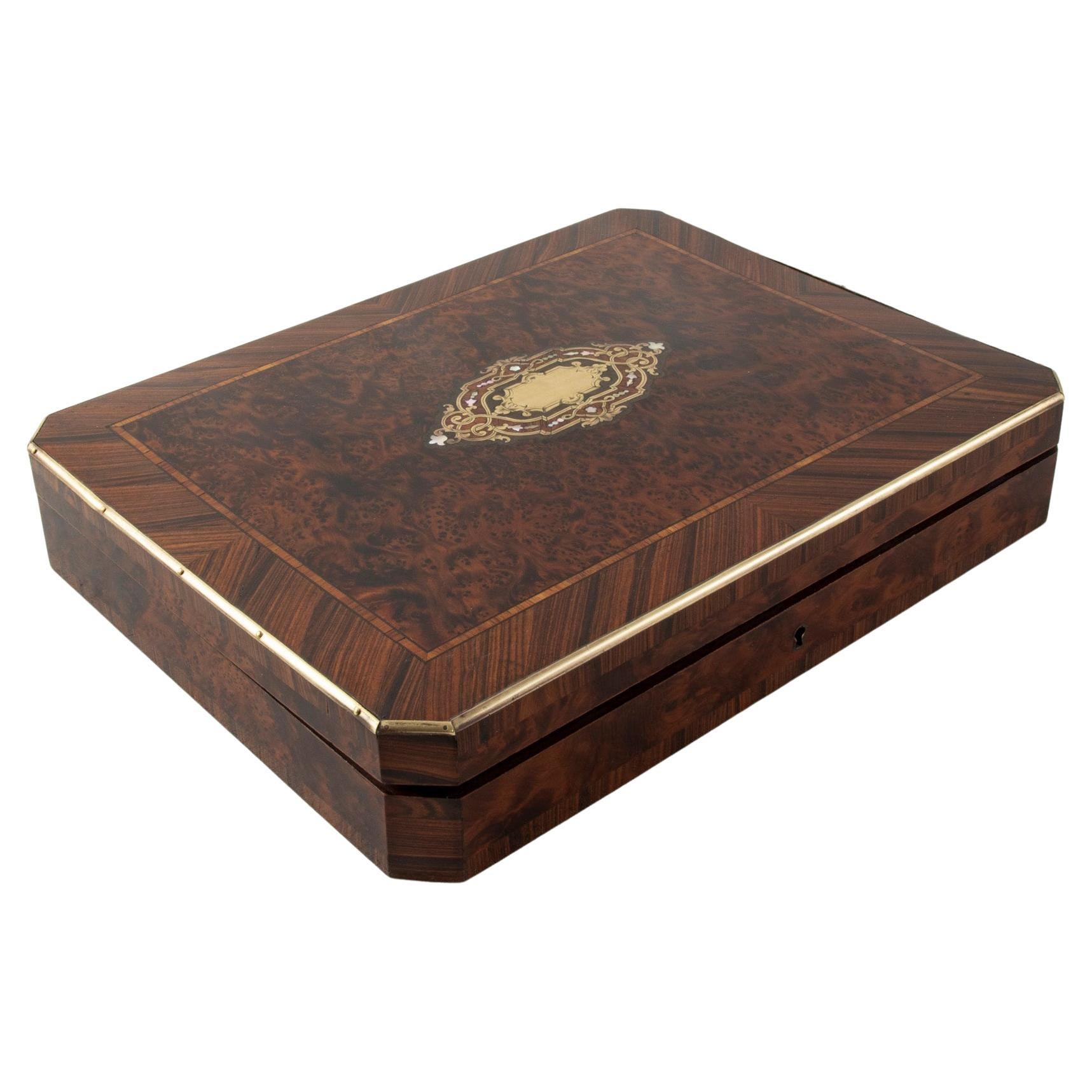 Caja de juego de marquetería francesa de finales del siglo XIX, época de Napoleón III, madreperla