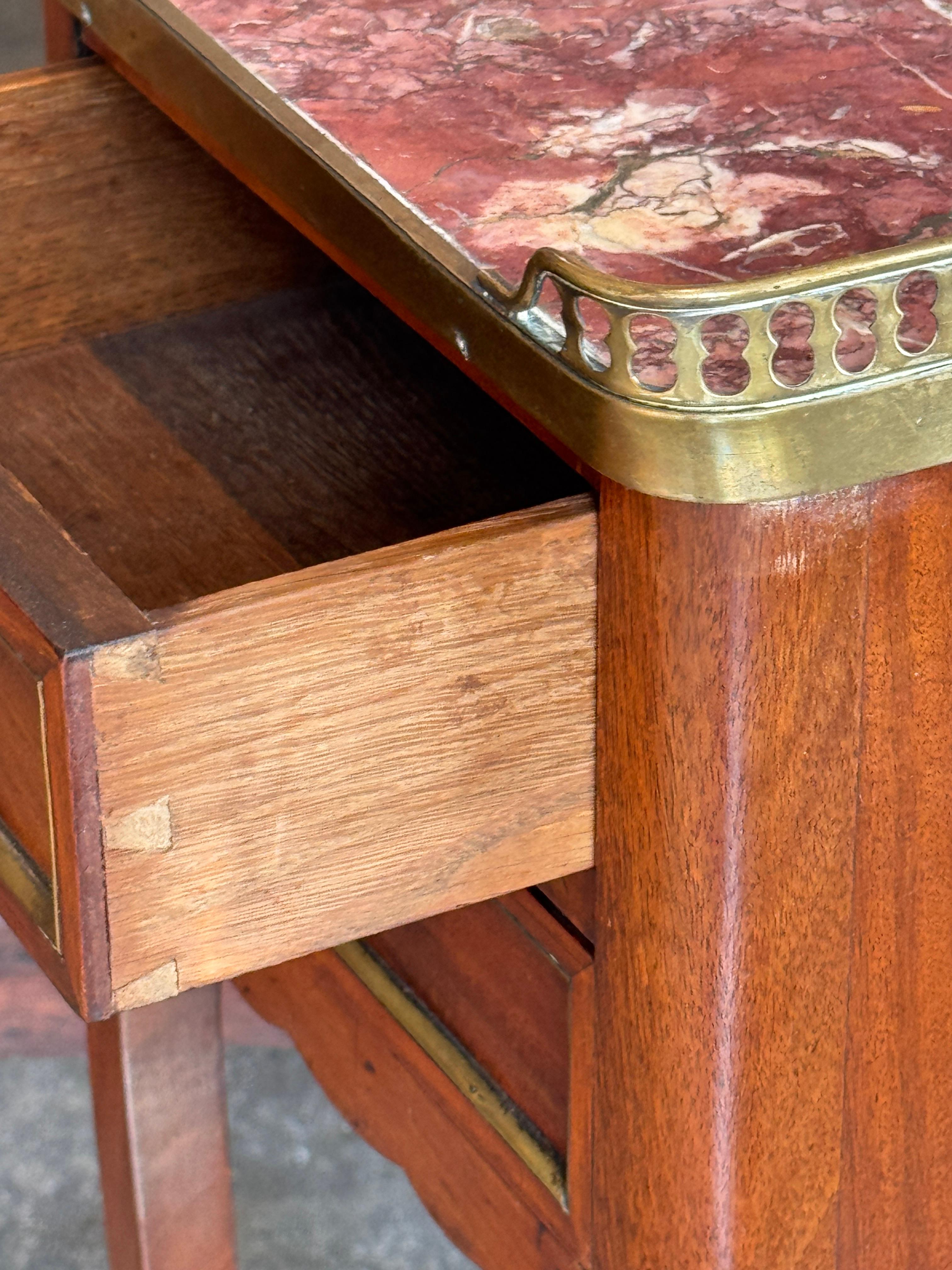 Table de nuit française de la fin du 19e siècle avec plateau en marbre en vente 1