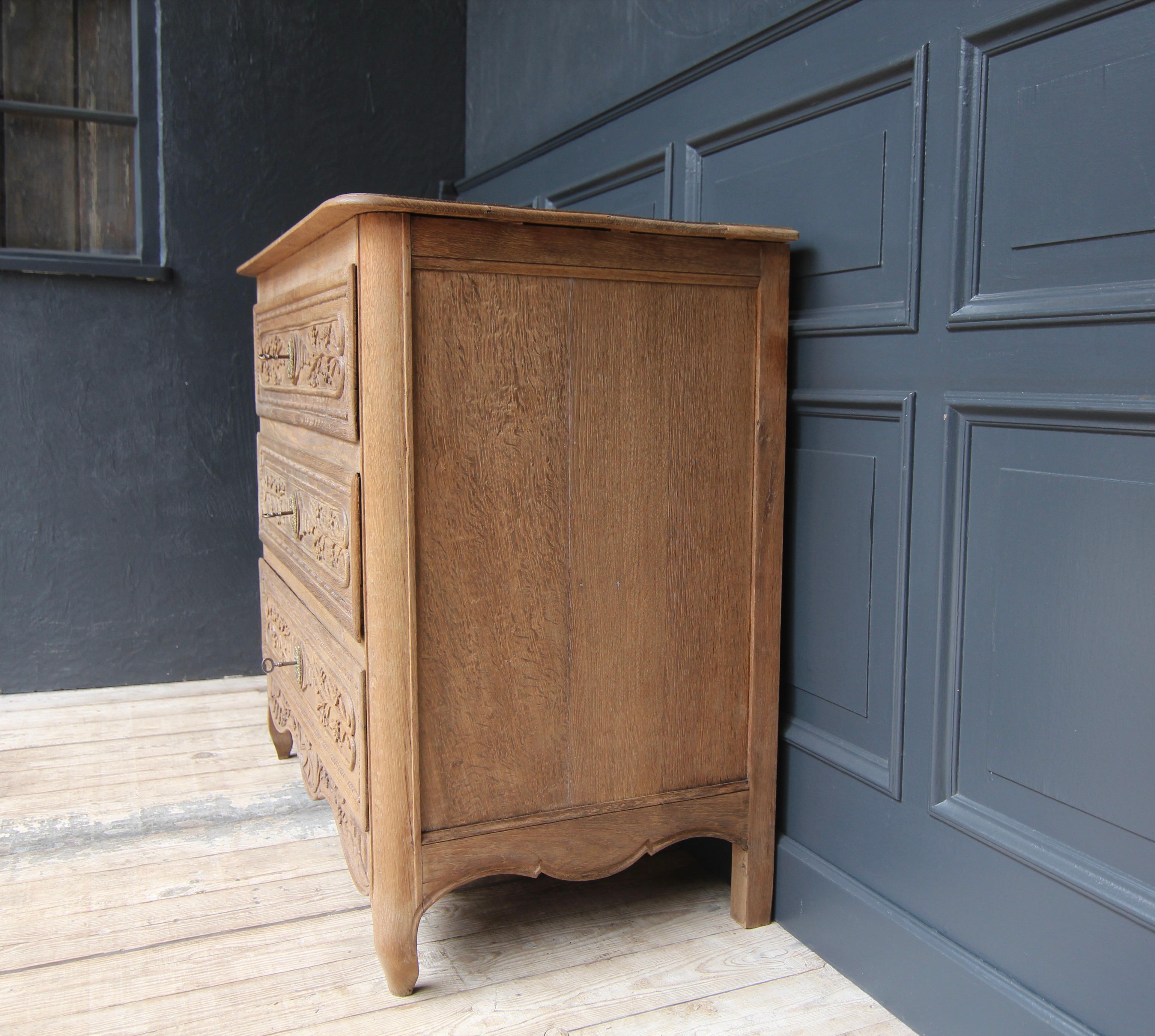 Late 19th Century French Oak Chest of Drawers For Sale 8