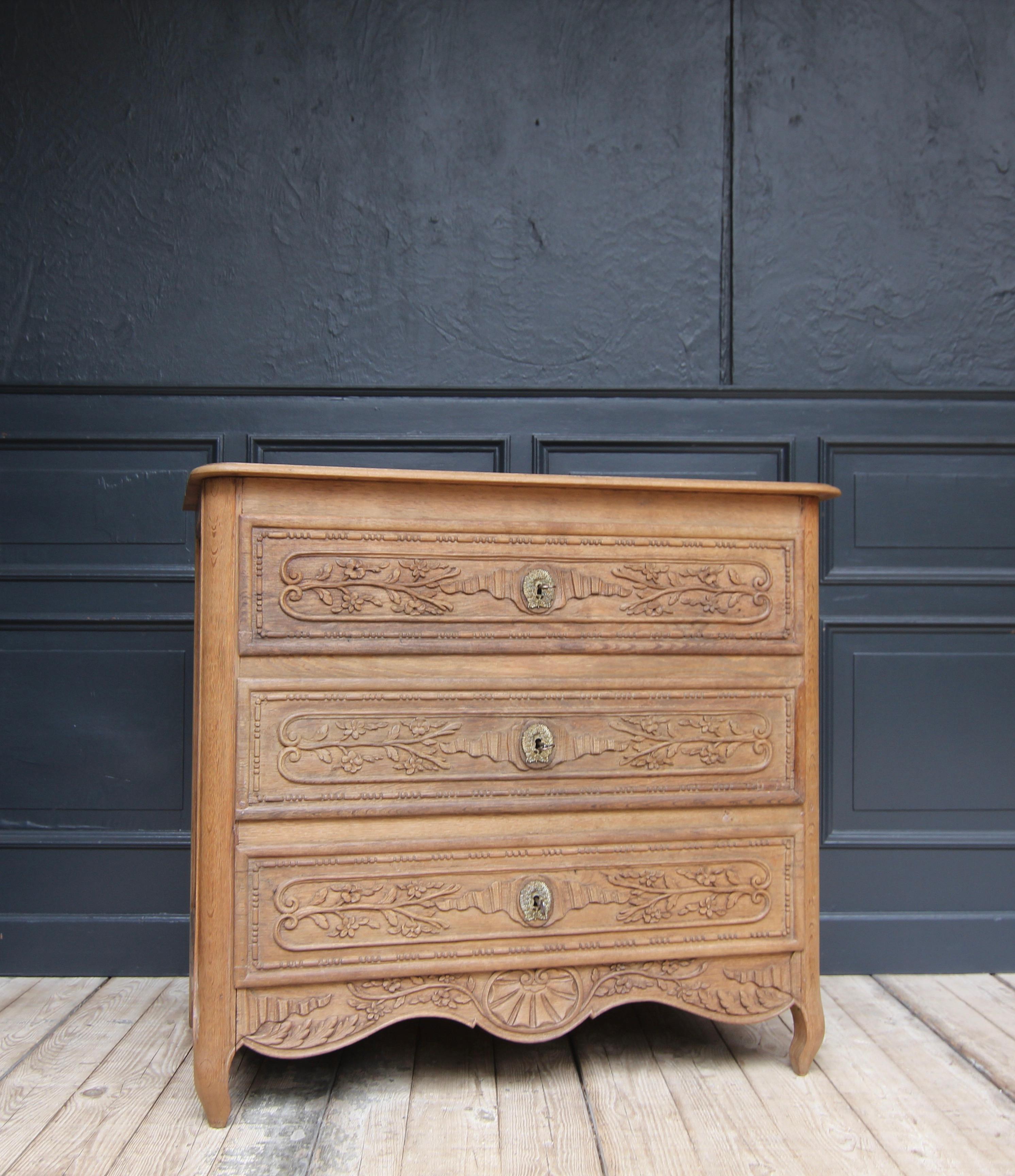 Late 19th Century French Oak Chest of Drawers For Sale 13