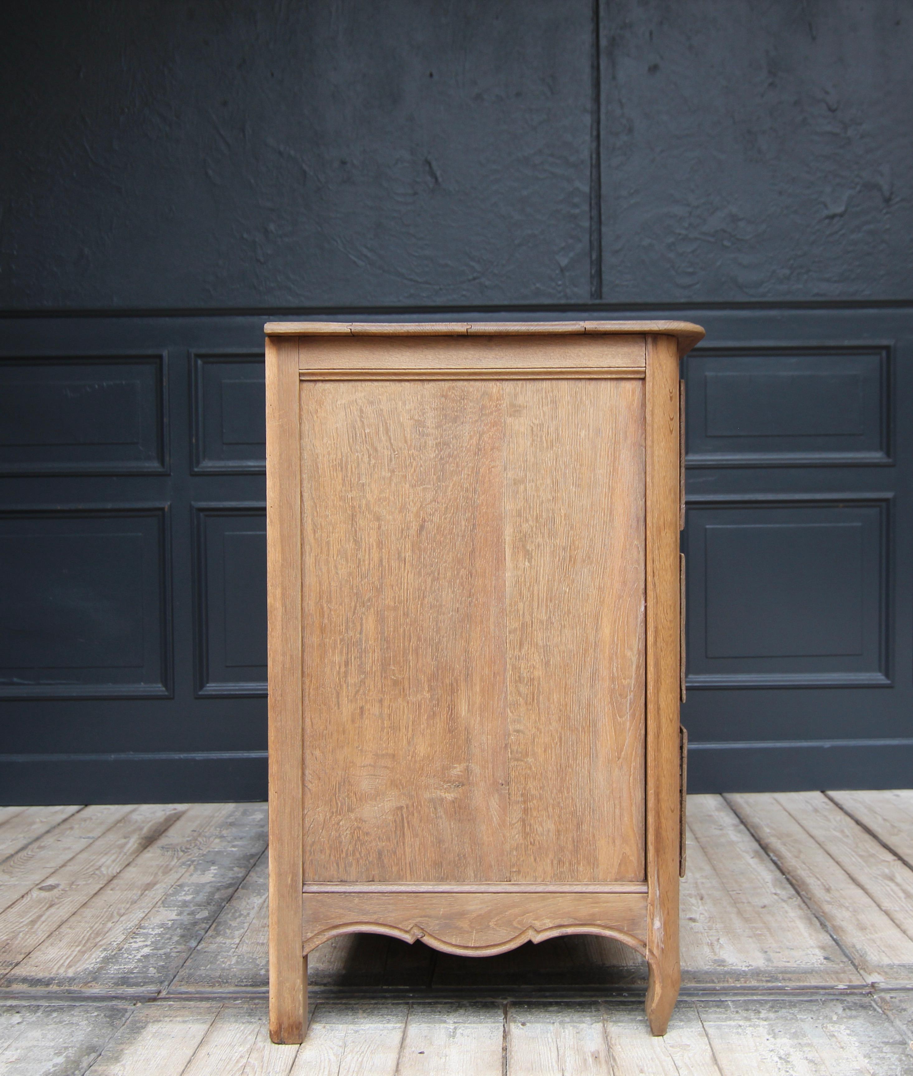 Late 19th Century French Oak Chest of Drawers For Sale 14
