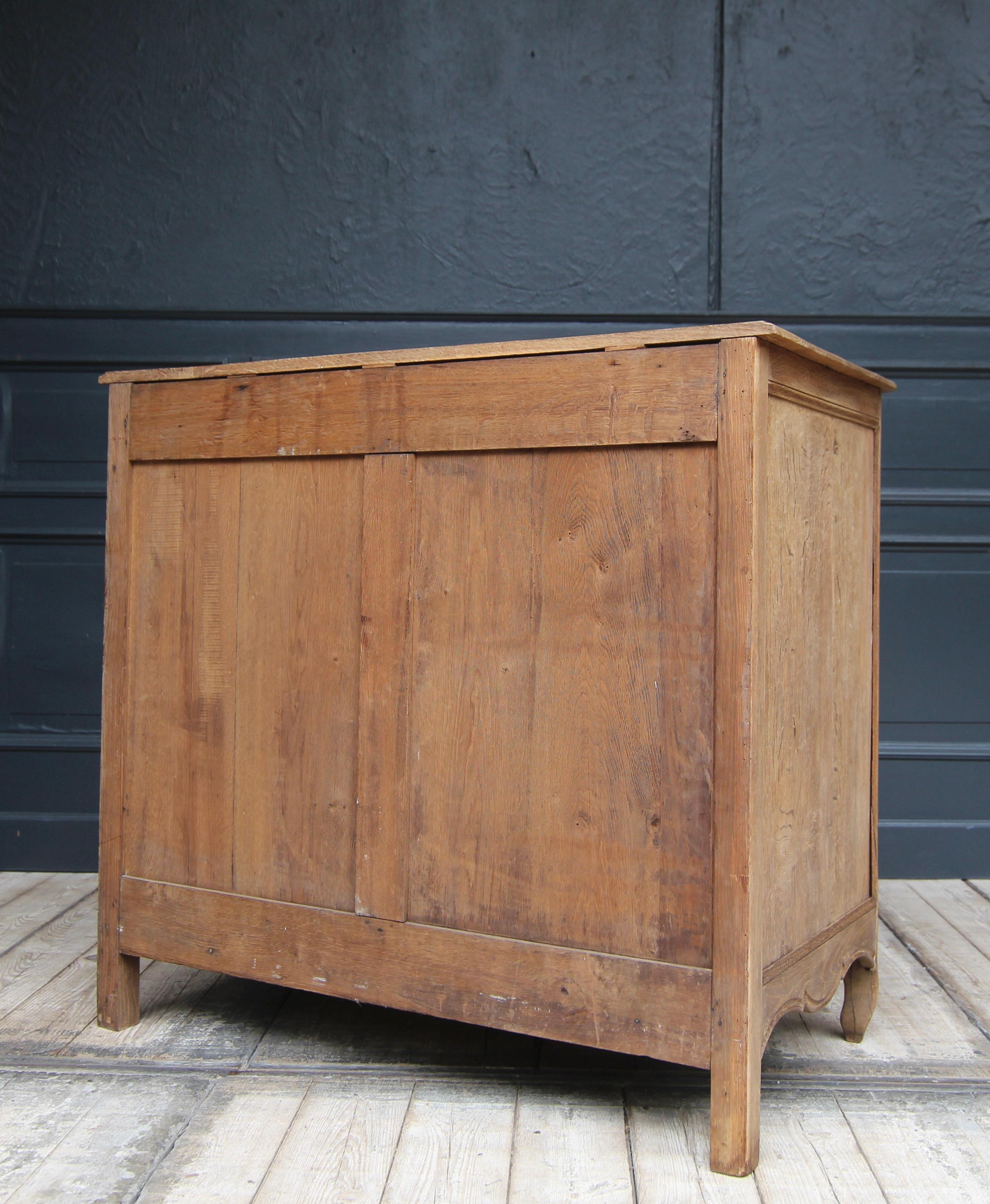 Late 19th Century French Oak Chest of Drawers For Sale 17