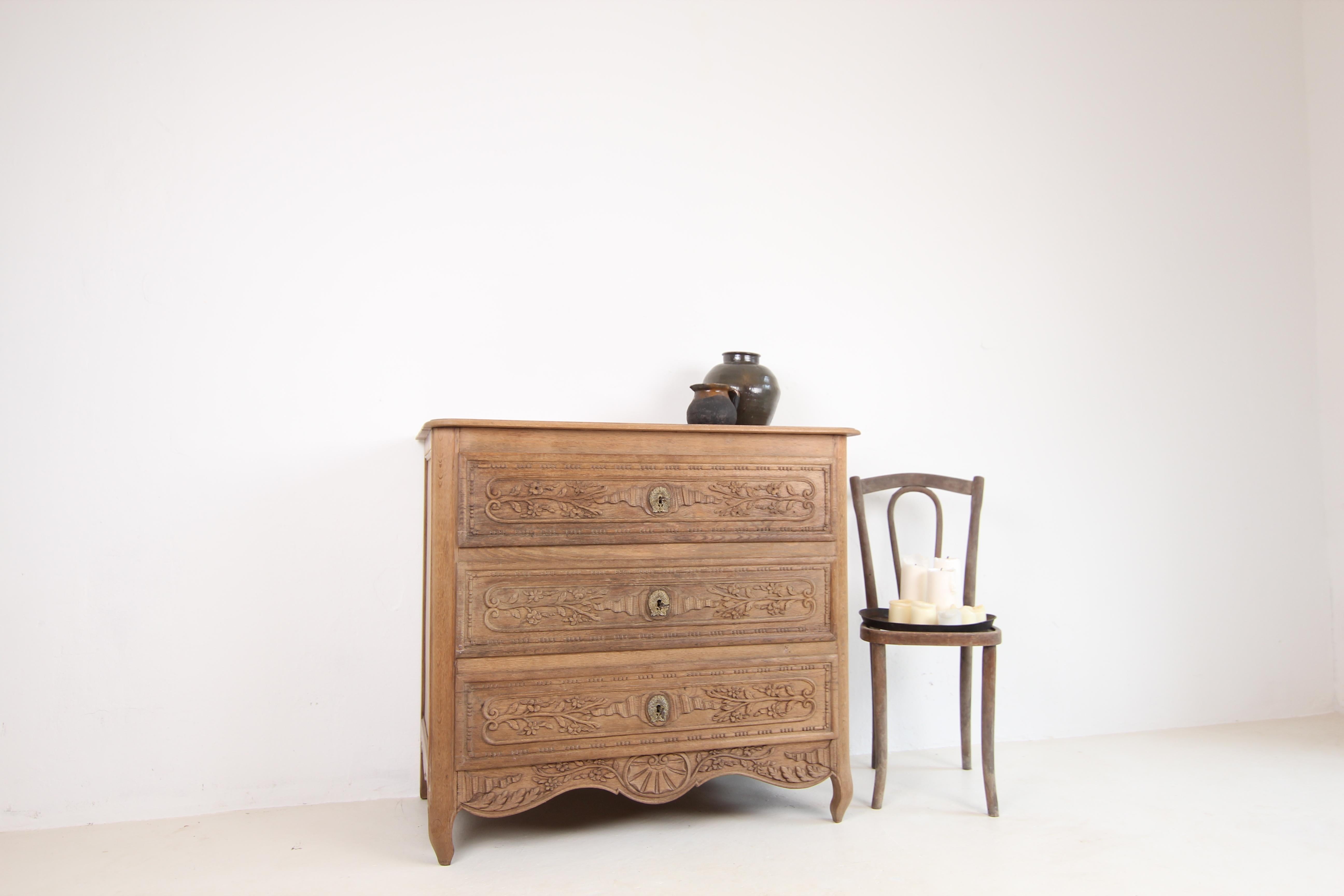 Late 19th Century French Oak Chest of Drawers In Good Condition For Sale In Dusseldorf, DE