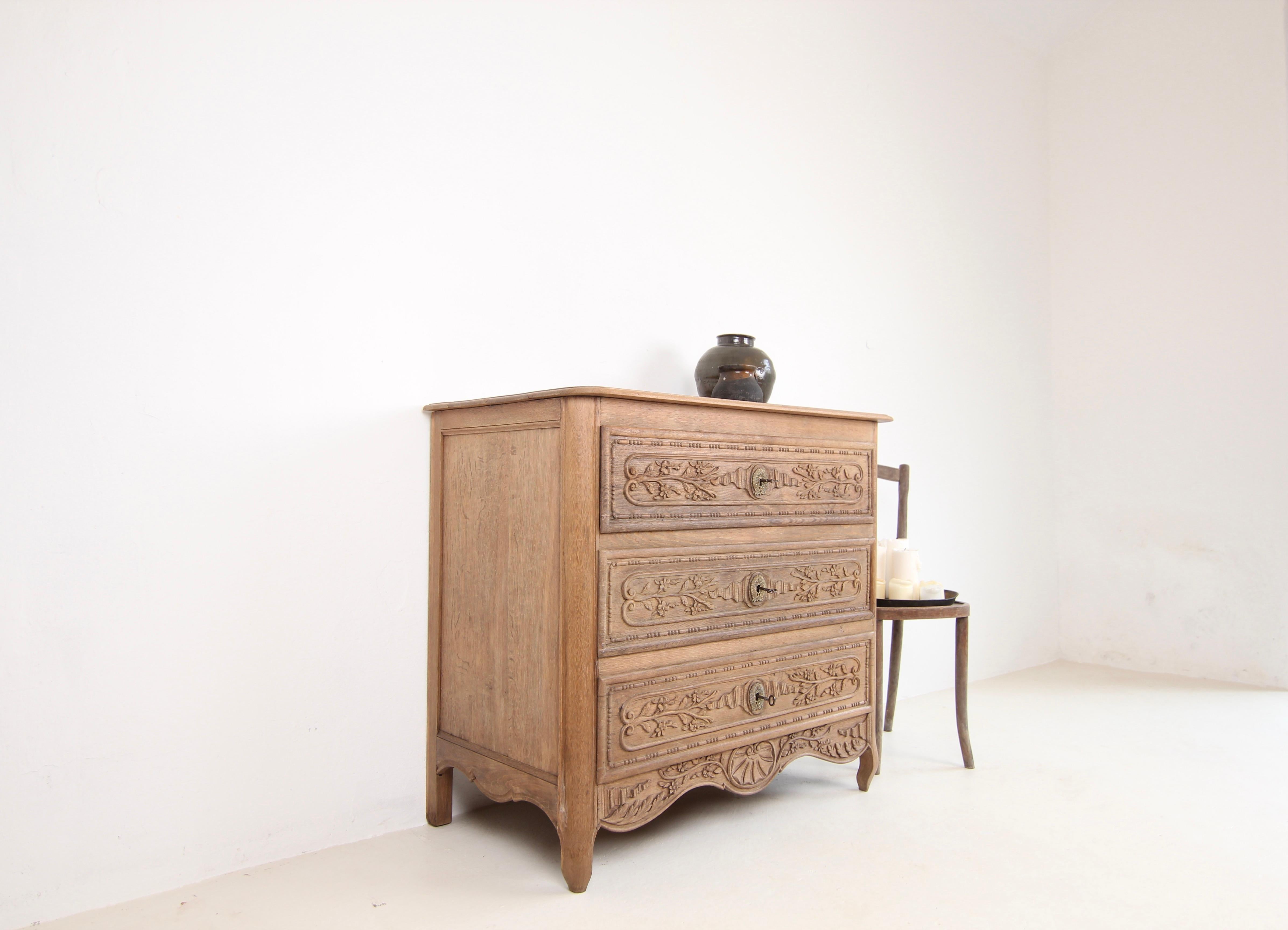 Late 19th Century French Oak Chest of Drawers For Sale 1