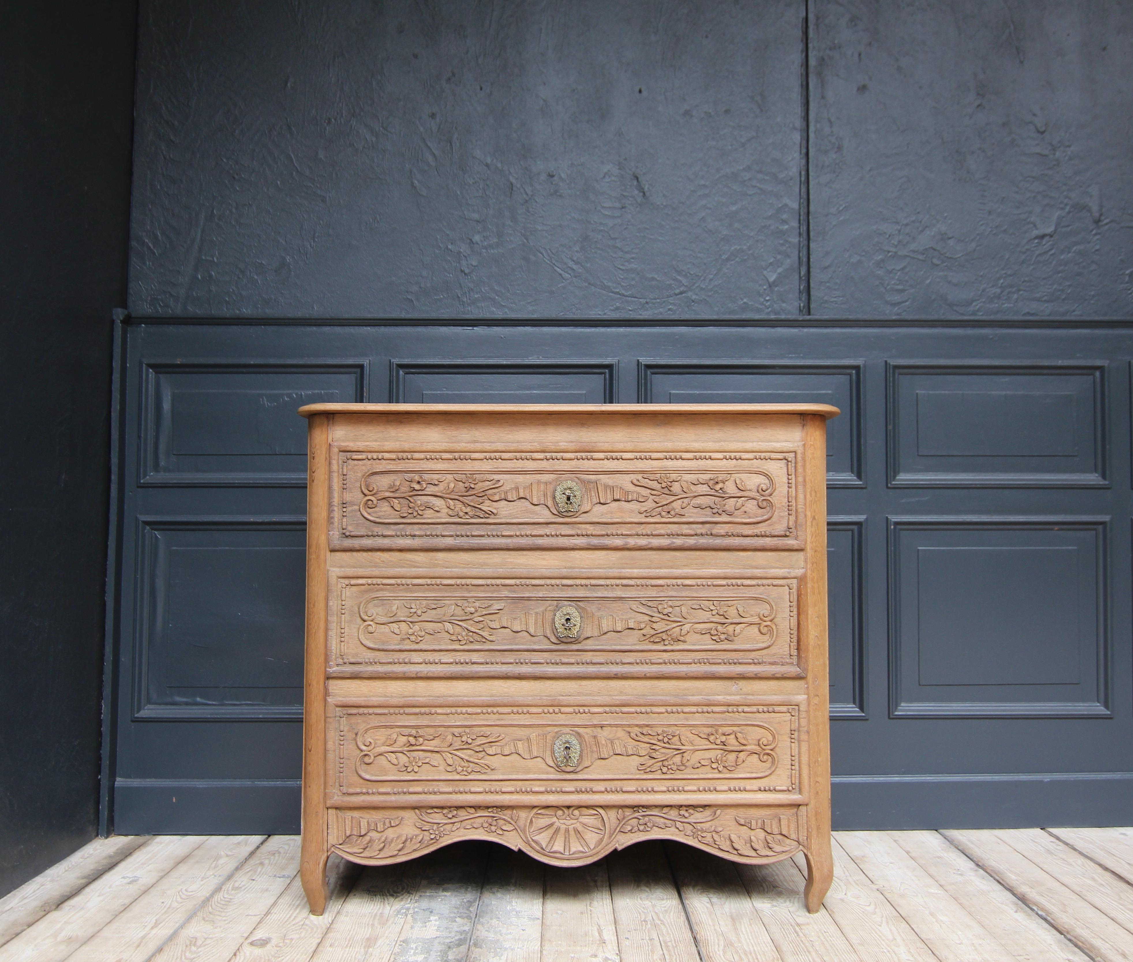 Late 19th Century French Oak Chest of Drawers For Sale 3