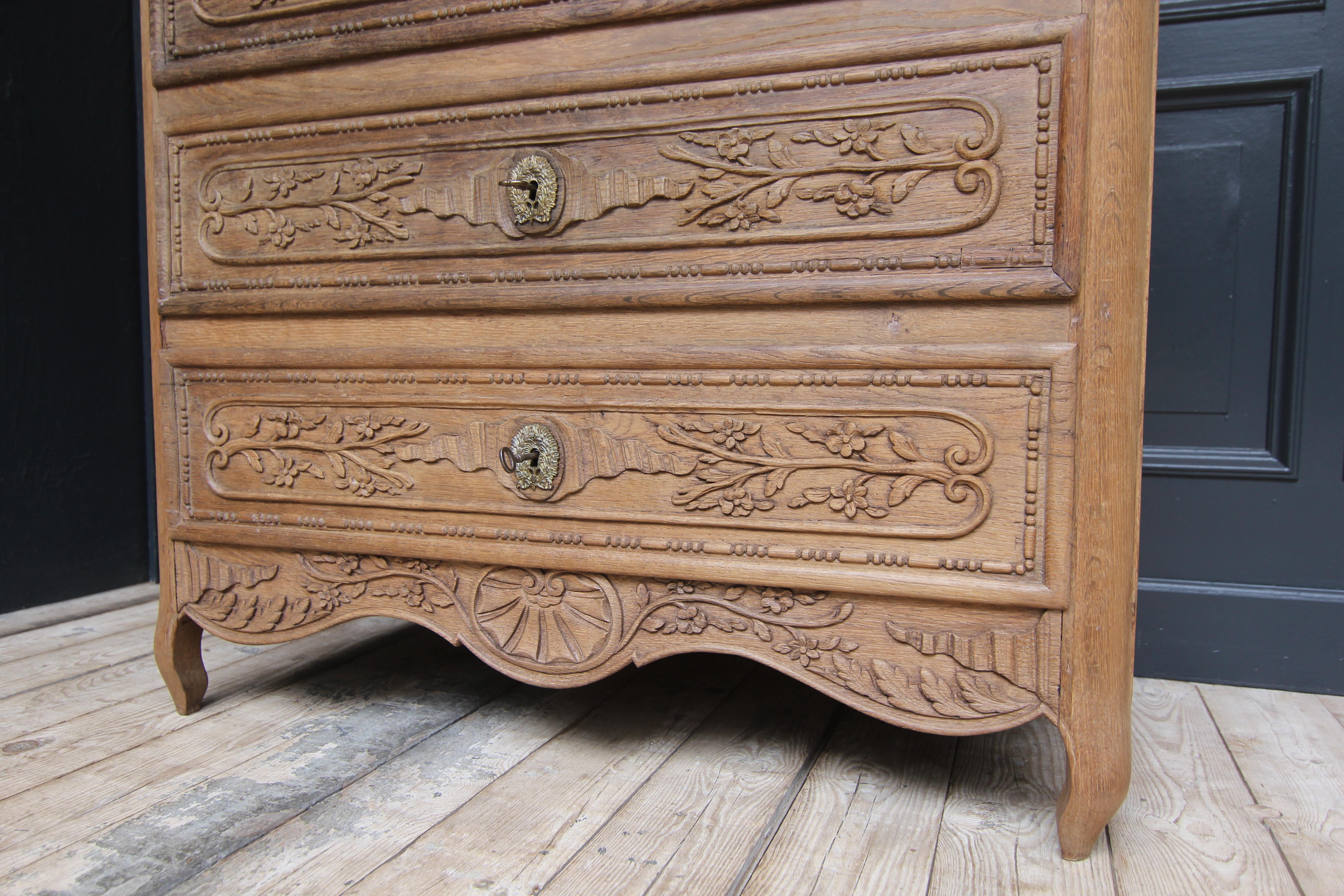 Late 19th Century French Oak Chest of Drawers For Sale 5