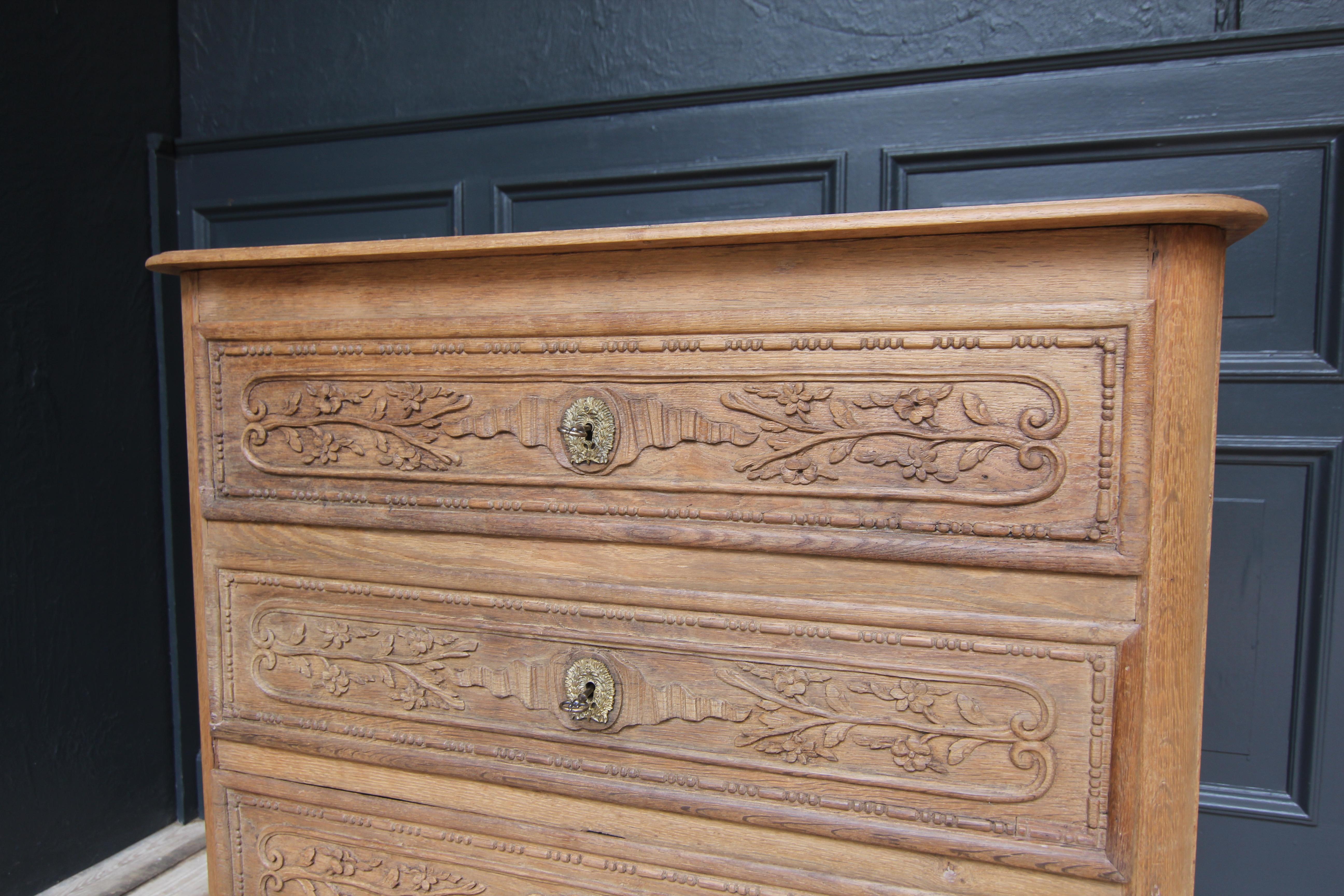 Late 19th Century French Oak Chest of Drawers For Sale 6