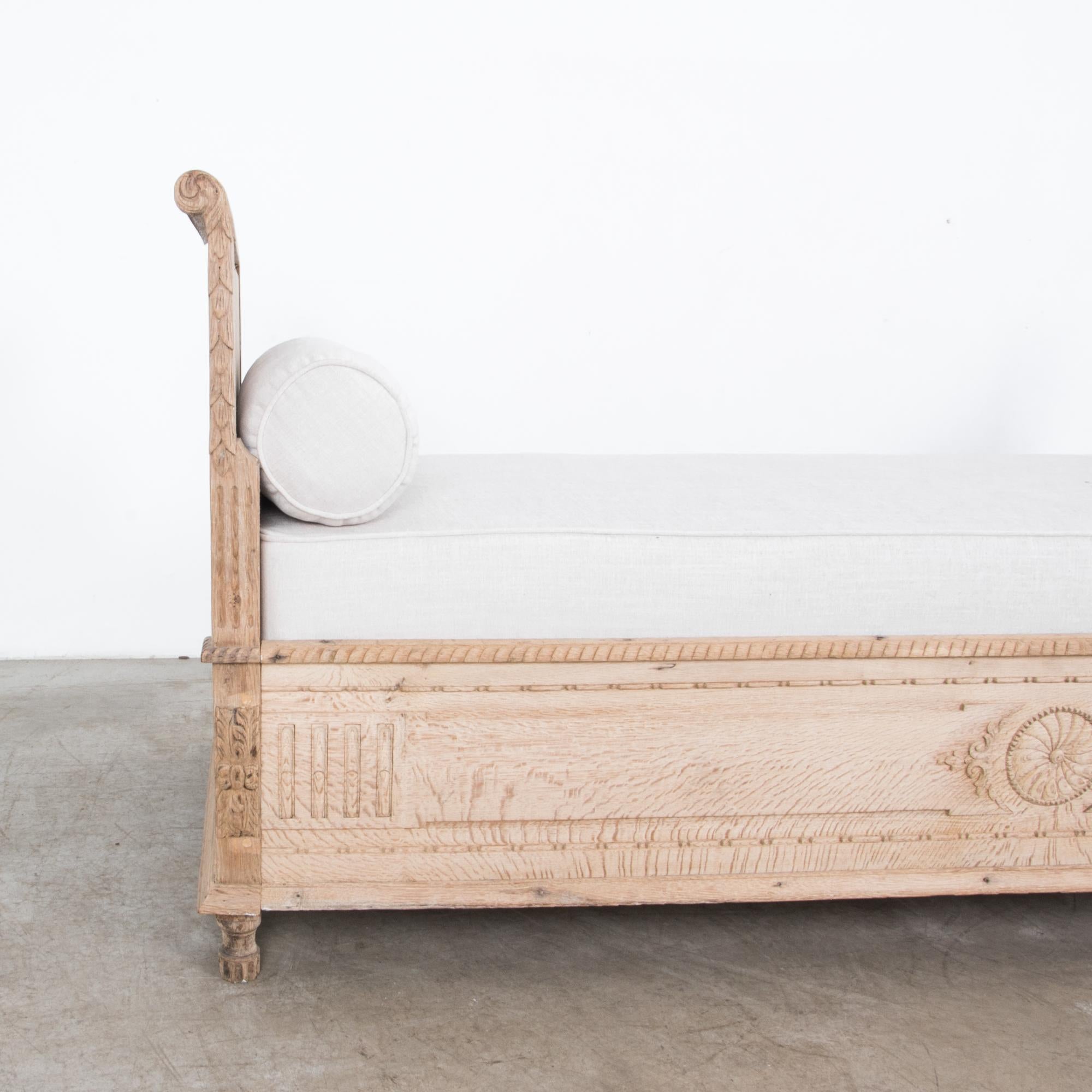 Late 19th Century French Oak Day Bed In Good Condition In High Point, NC