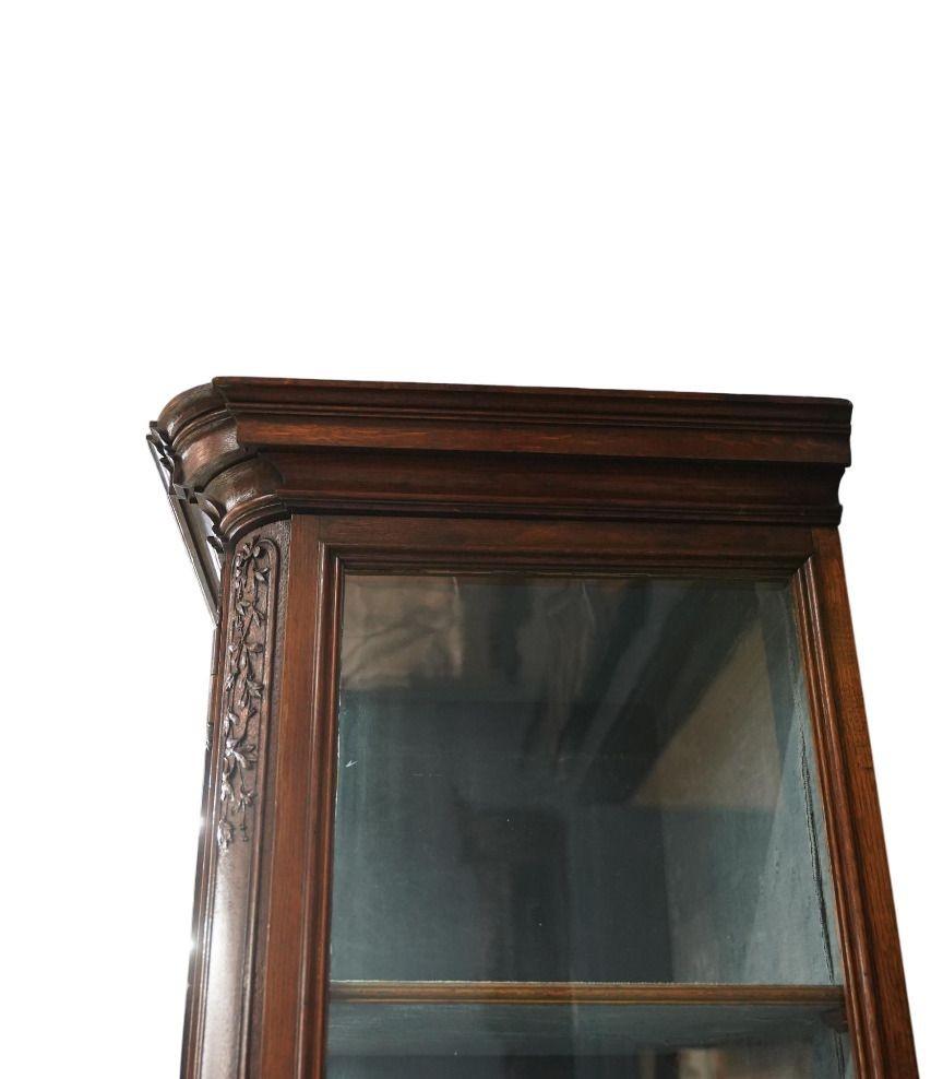 Francese Vetrina in Oak francese della fine del XIX secolo con vetri a nastro e ghirlanda in vendita