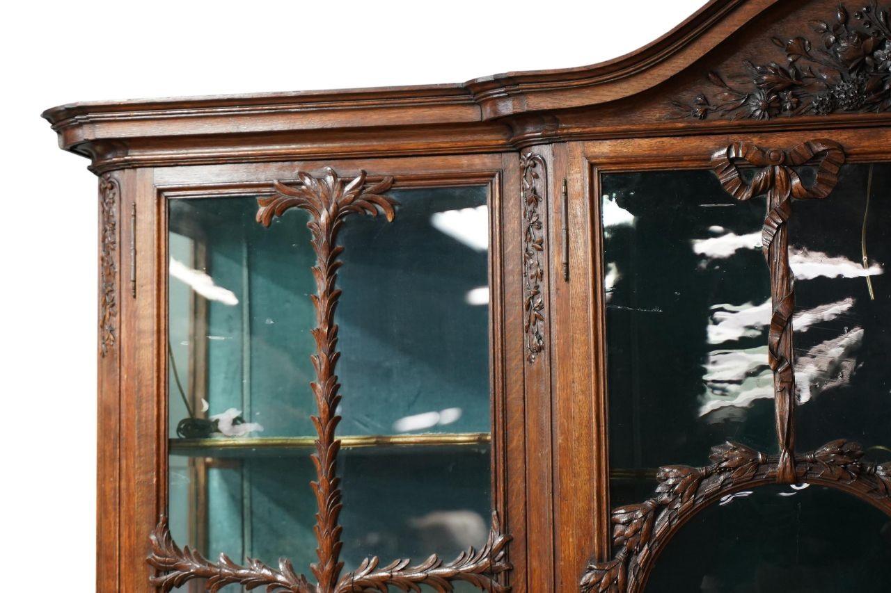 Vetrina in Oak francese della fine del XIX secolo con vetri a nastro e ghirlanda in vendita 3