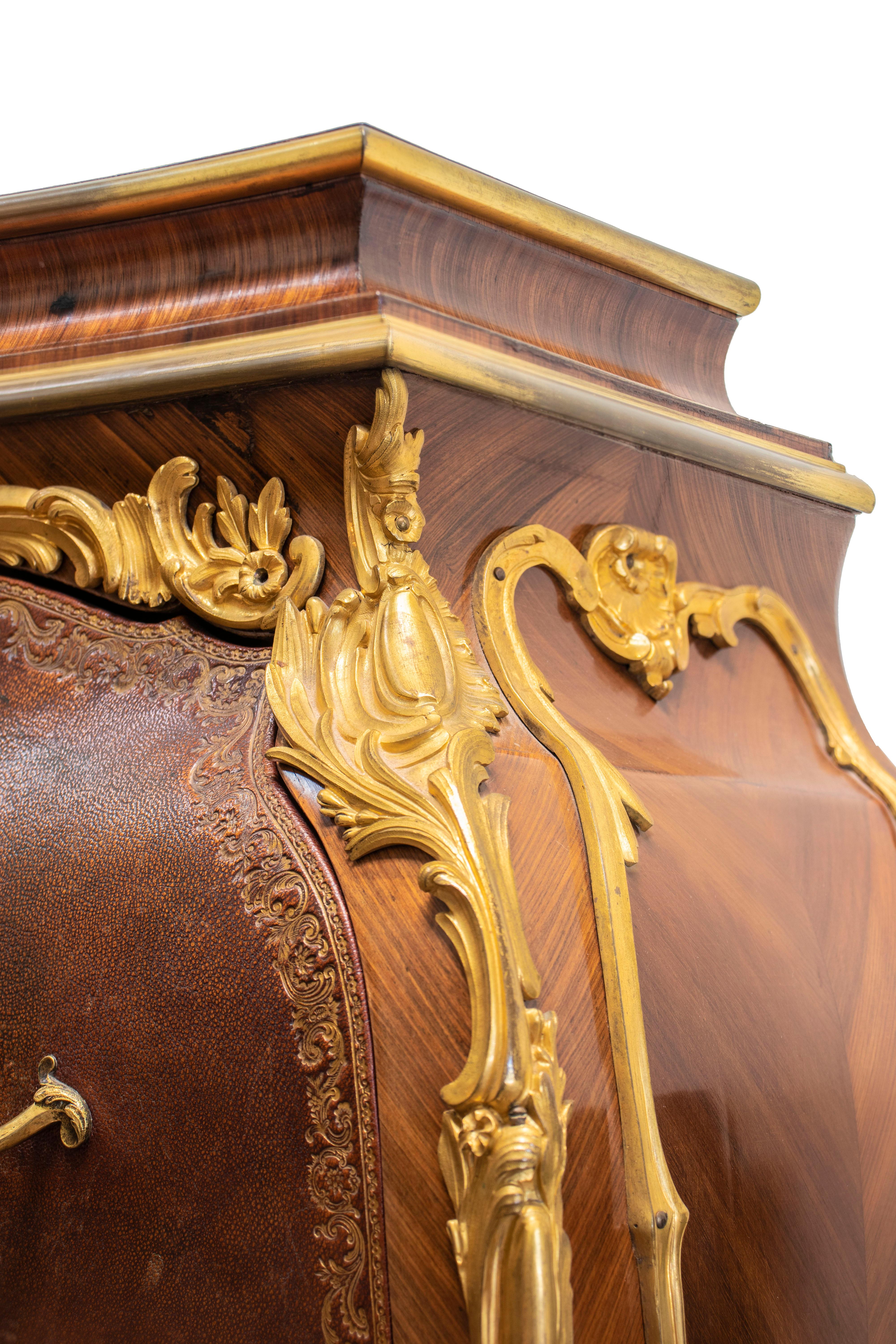 Cuir Meuble de rangement français de la fin du 19e siècle monté en marqueterie et bronze doré par Henry Dasson en vente