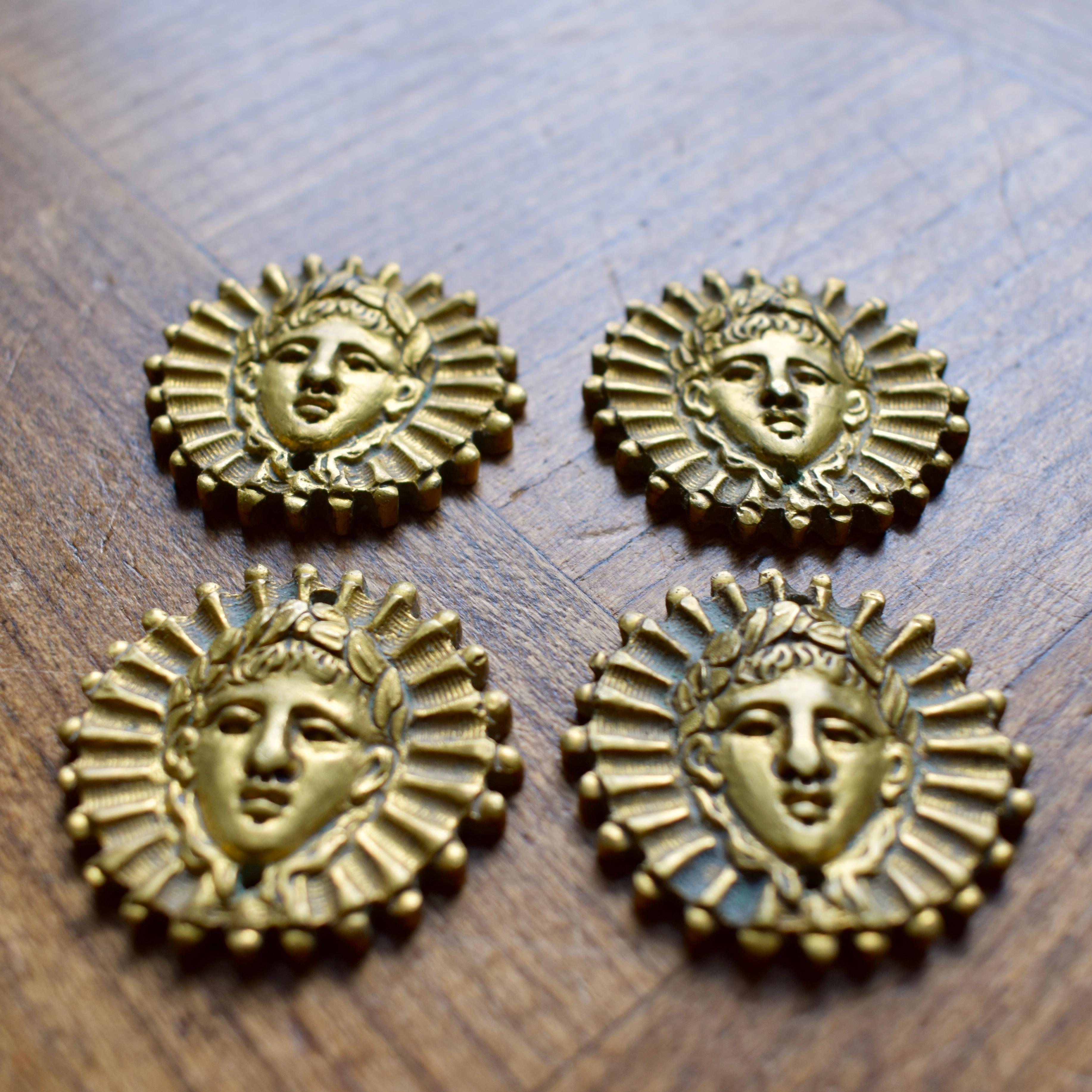 French Beaux Arts Ormolu Sun King Head Medallion Ornaments, Set of Four In Excellent Condition In Philadelphia, PA