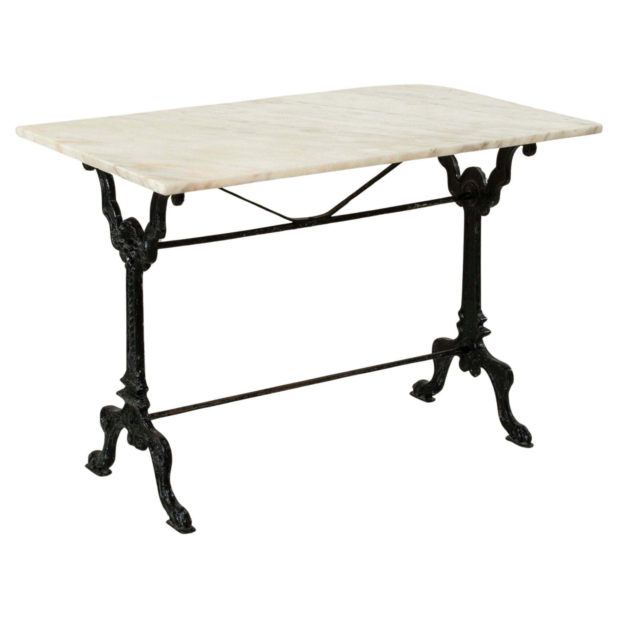 Mesa de bistro de hierro fundido pintado y mármol francés de finales del siglo XIX, mesa de jardín