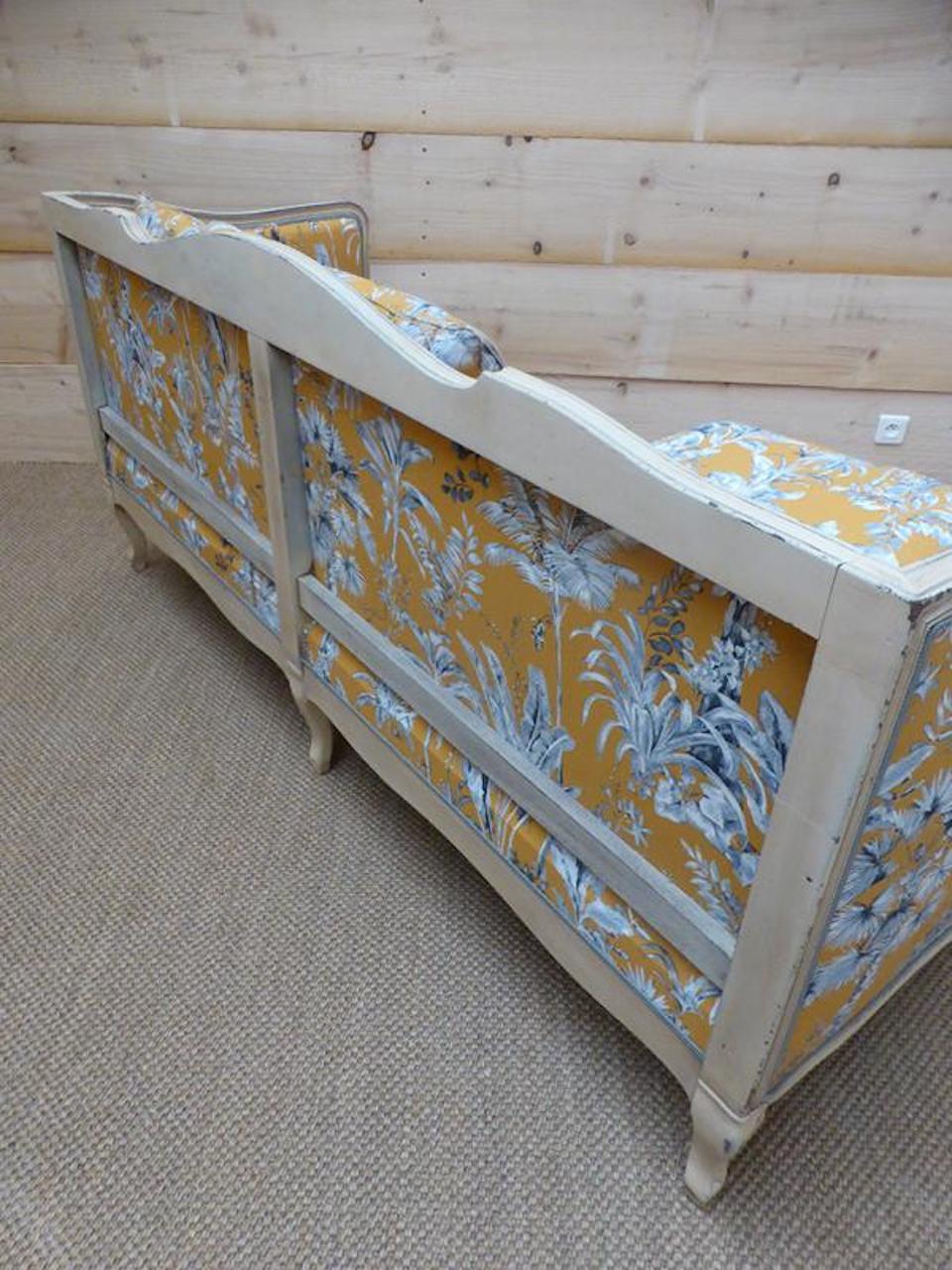 Late 19th Century French Painted Louis XV Style Canapé In Good Condition In LEGNY, FR