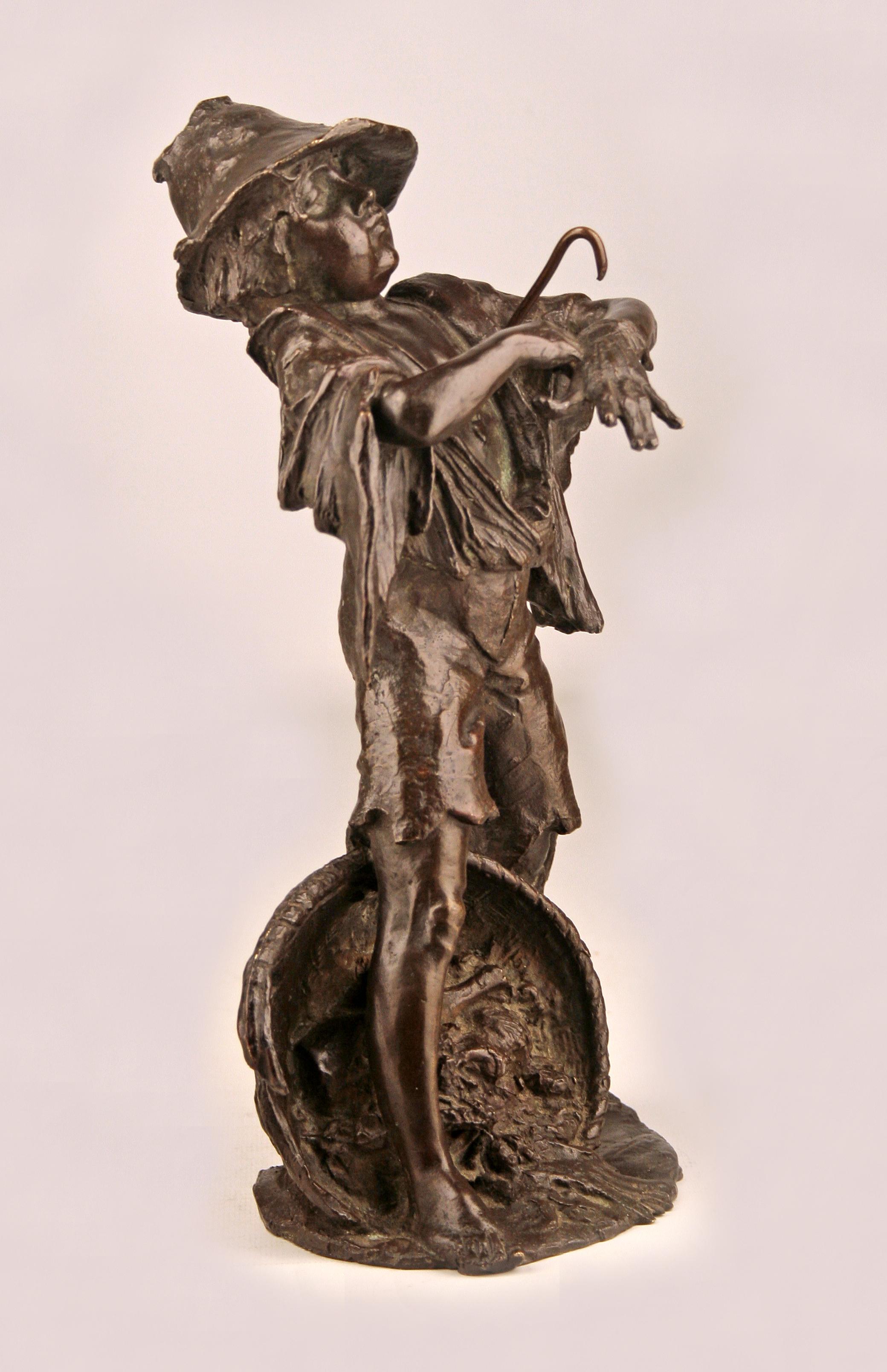 Französische patinierte Bronzeskulptur eines Bauern/ Hirtenjungen aus dem späten 19. Jahrhundert (Romantik) im Angebot