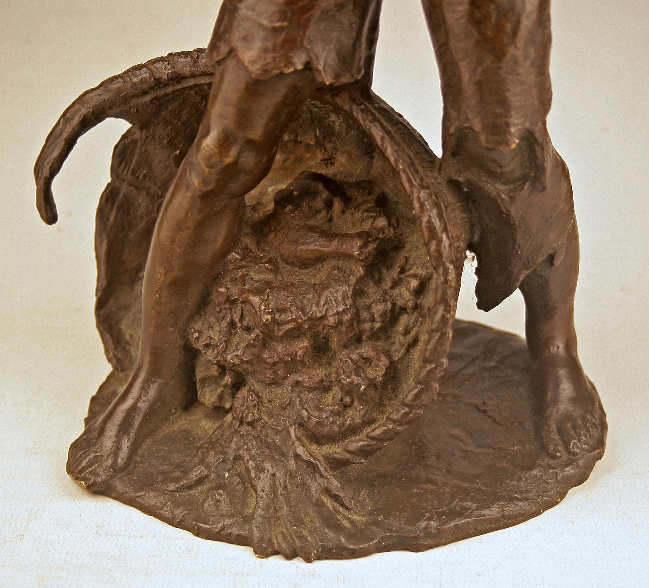 Französische patinierte Bronzeskulptur eines Bauern/ Hirtenjungen aus dem späten 19. Jahrhundert im Angebot 3