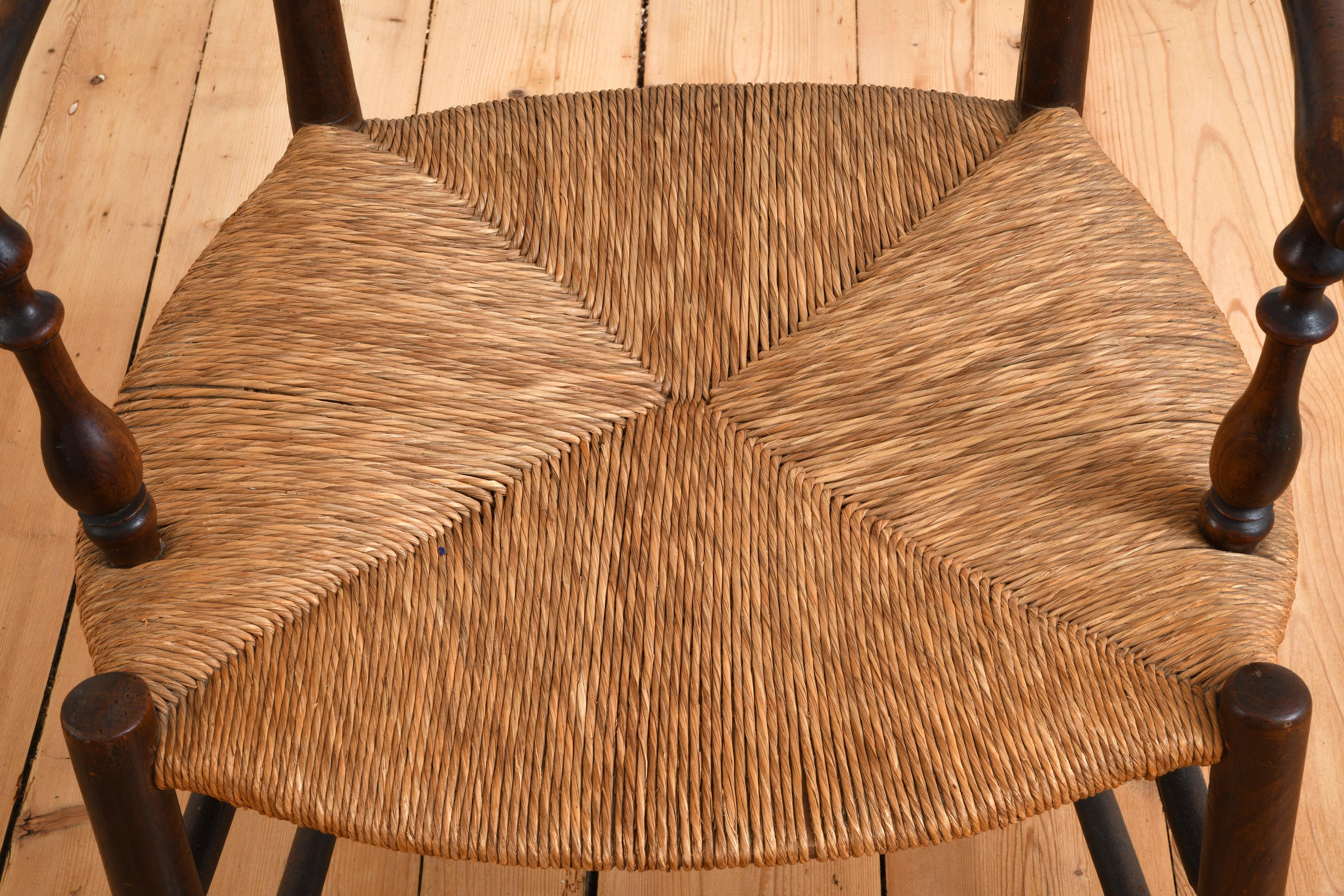 Sillón provenzal francés de finales del siglo XIX con asiento de paja en venta 3