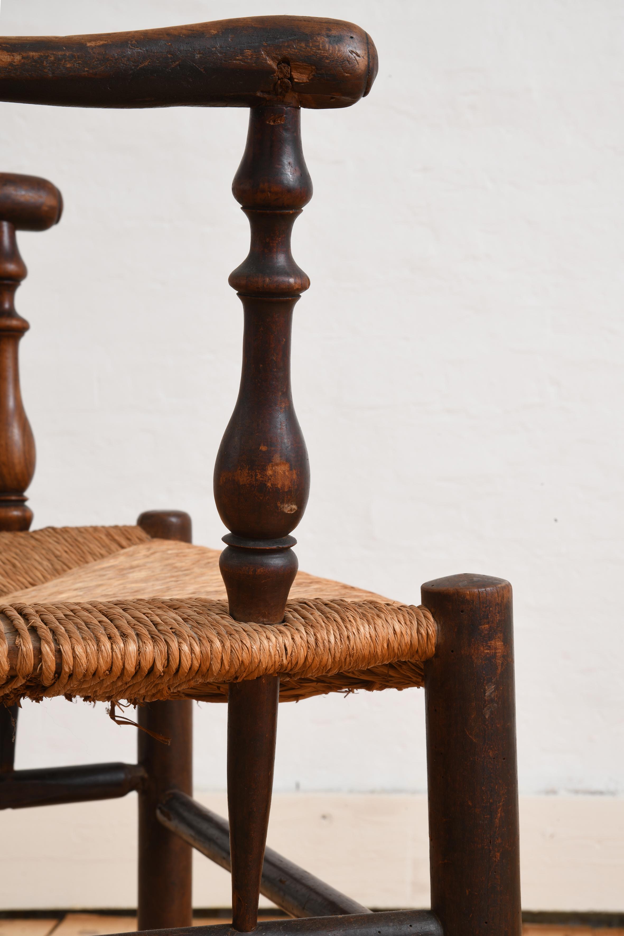 Sillón provenzal francés de finales del siglo XIX con asiento de paja en venta 6
