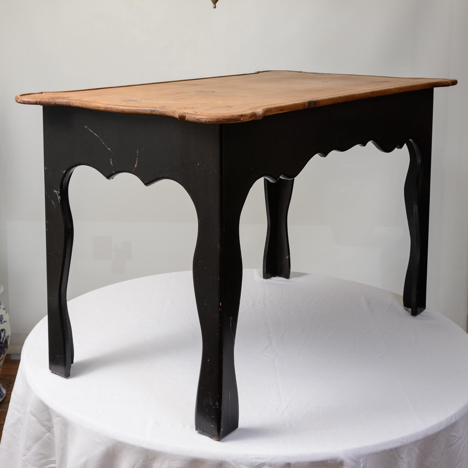 Français Fin du 19ème siècle. siècle. Table provençale française avec plateau et pieds en bois naturel en vente